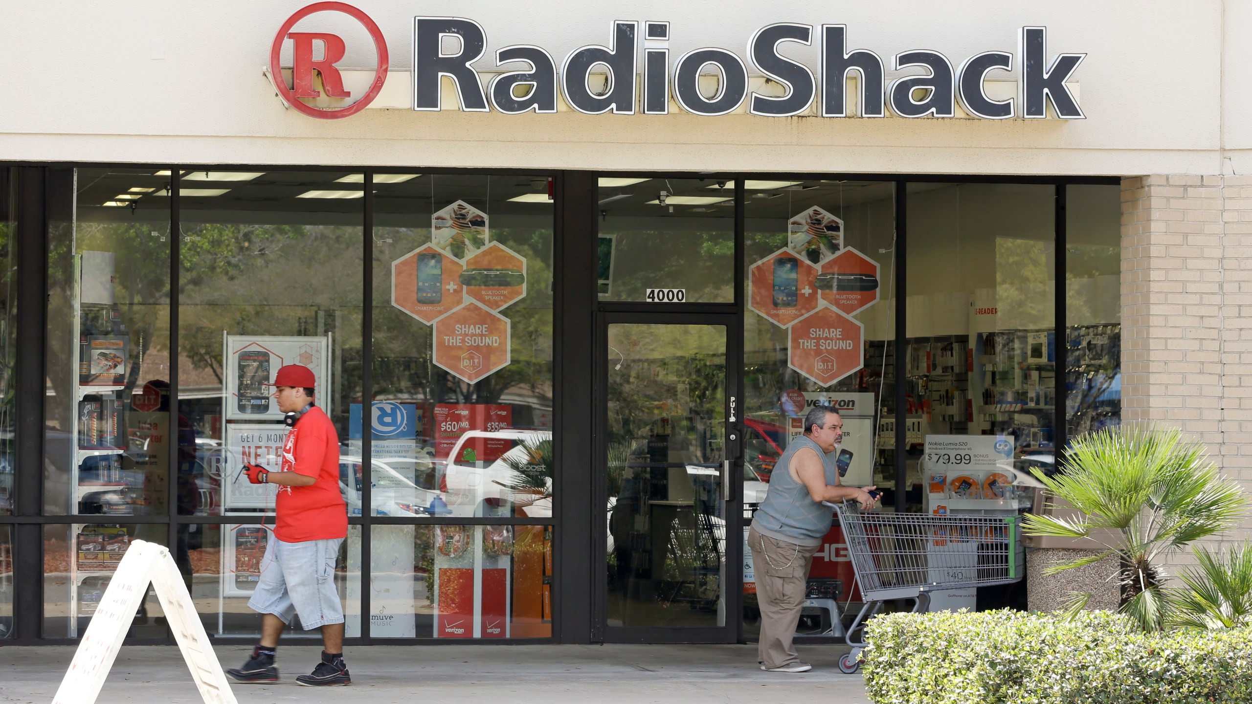 Radio Shack store facade in 2014