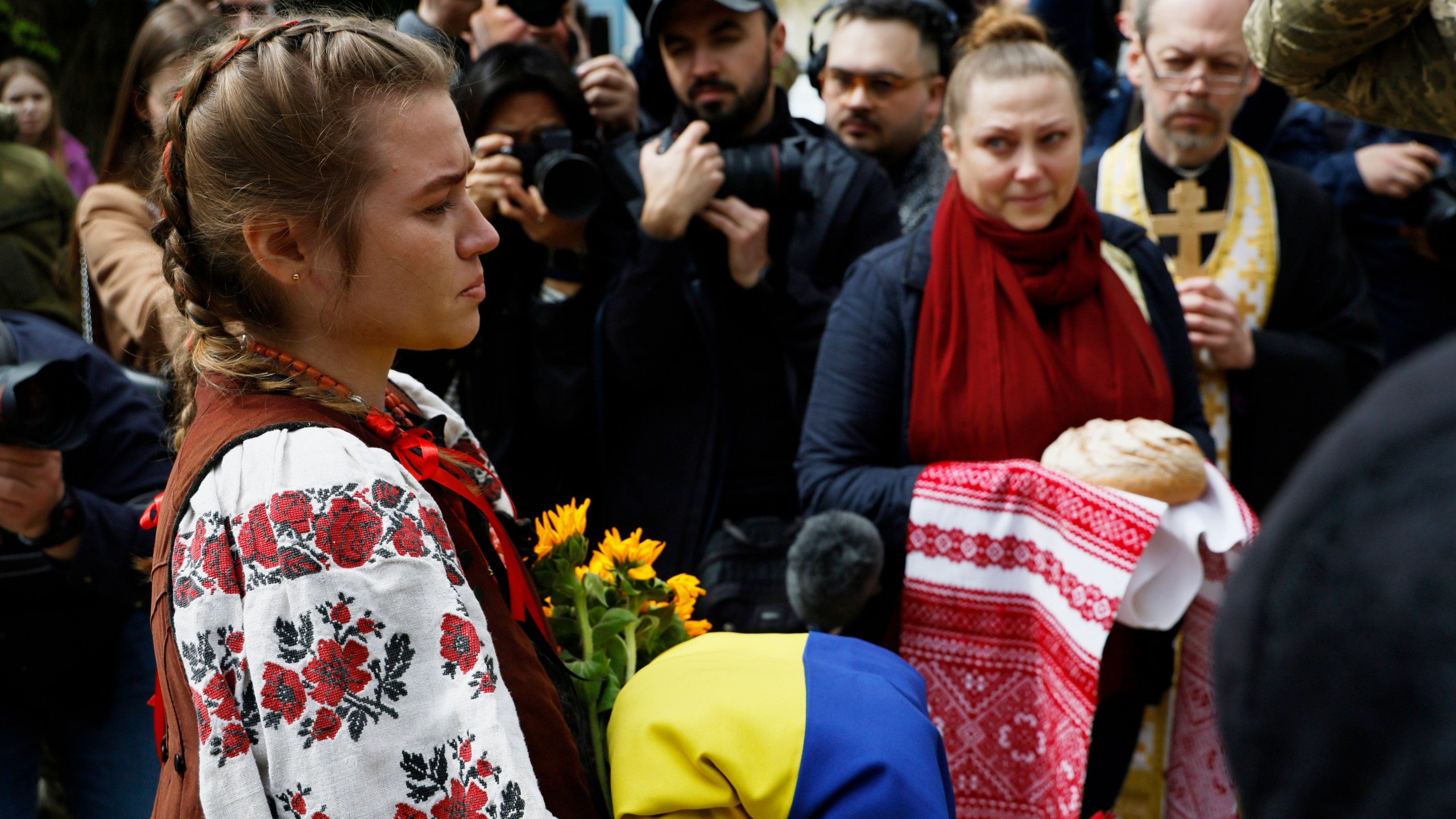 Ivanka Sanina, left, reacts during a farewell ceremony for her groom, U.S. volunteer soldier Christopher James Campbell in Kyiv, Ukraine, Friday, May 5, 2023. Campbell was a member of the International Legion and ex-soldier of the U.S. 82nd Airborne Division. He recently died in Bakhmut during fightings against Russian forces. (AP photo/Alex Babenko)