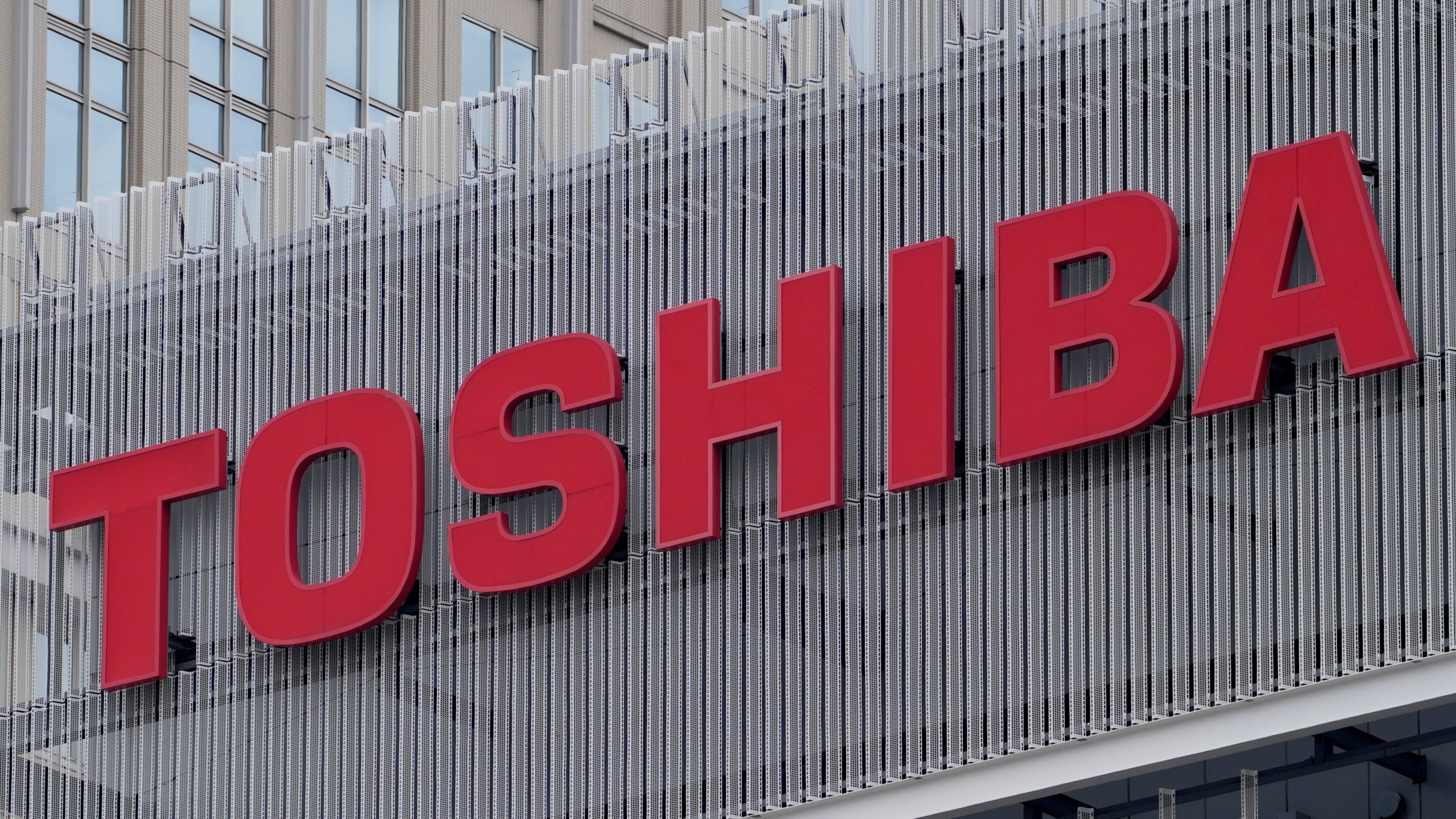 FILE - The logo of Toshiba Corp. is seen at a company's building in Kawasaki near Tokyo, on Feb. 19, 2022. A 2 trillion yen ($14 billion) tender offer for troubled electronics and energy giant Toshiba by a Japanese consortium has been completed, clearing the way for it to be delisted, the company said Thursday, Sept. 21, 2023. (AP Photo/Shuji Kajiyama, File)