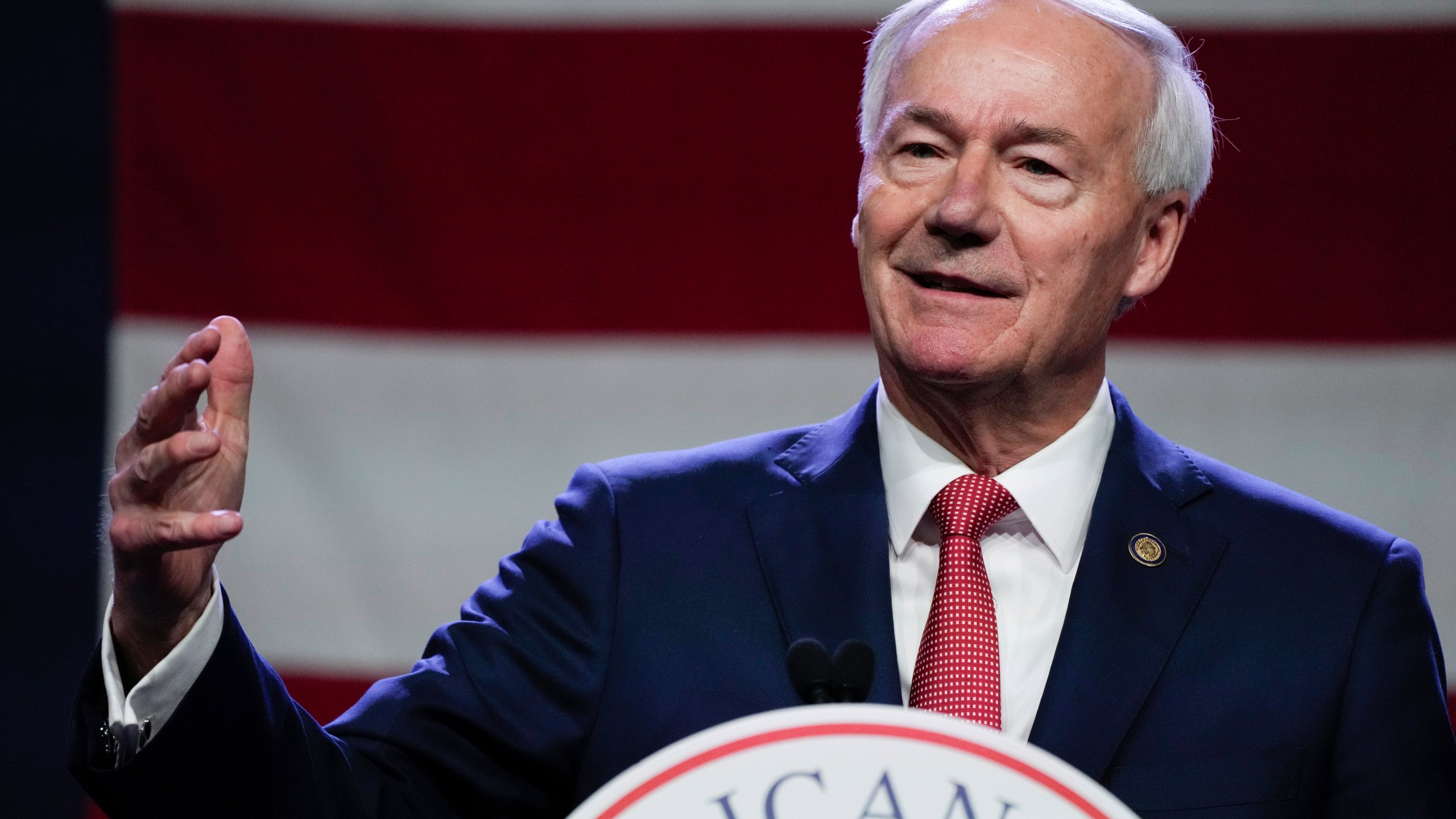 Former Arkansas Gov. Asa Hutchinson speaks at the Republican Party of Iowa's 2023 Lincoln Dinner.