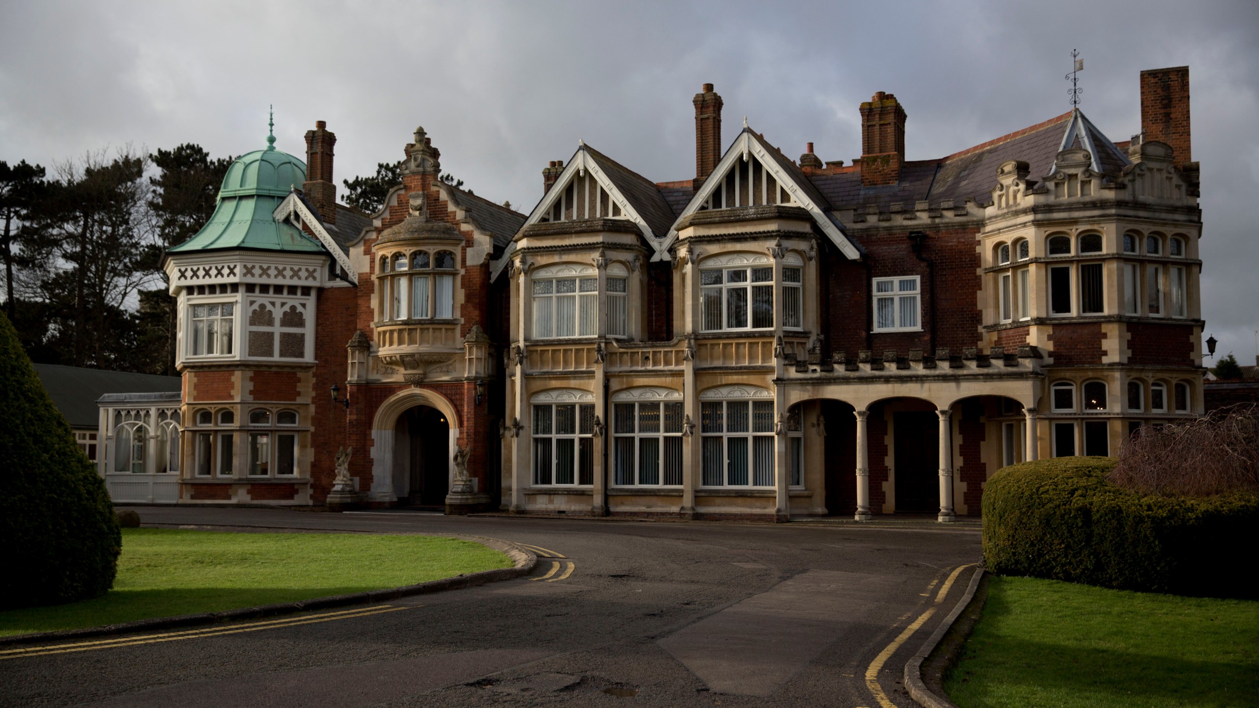 FILE - An exterior view shows the mansion house at Bletchley Park museum in the town of Bletchley in Buckinghamshire, England, Jan. 15, 2015. The U.K.-hosted AI Safety Summit is bringing politicians, computer scientists and tech executives to a site chosen for its symbolism: Bletchley Park, a name synonymous with codebreaking and the birth of computing. (AP Photo/Matt Dunham, File)