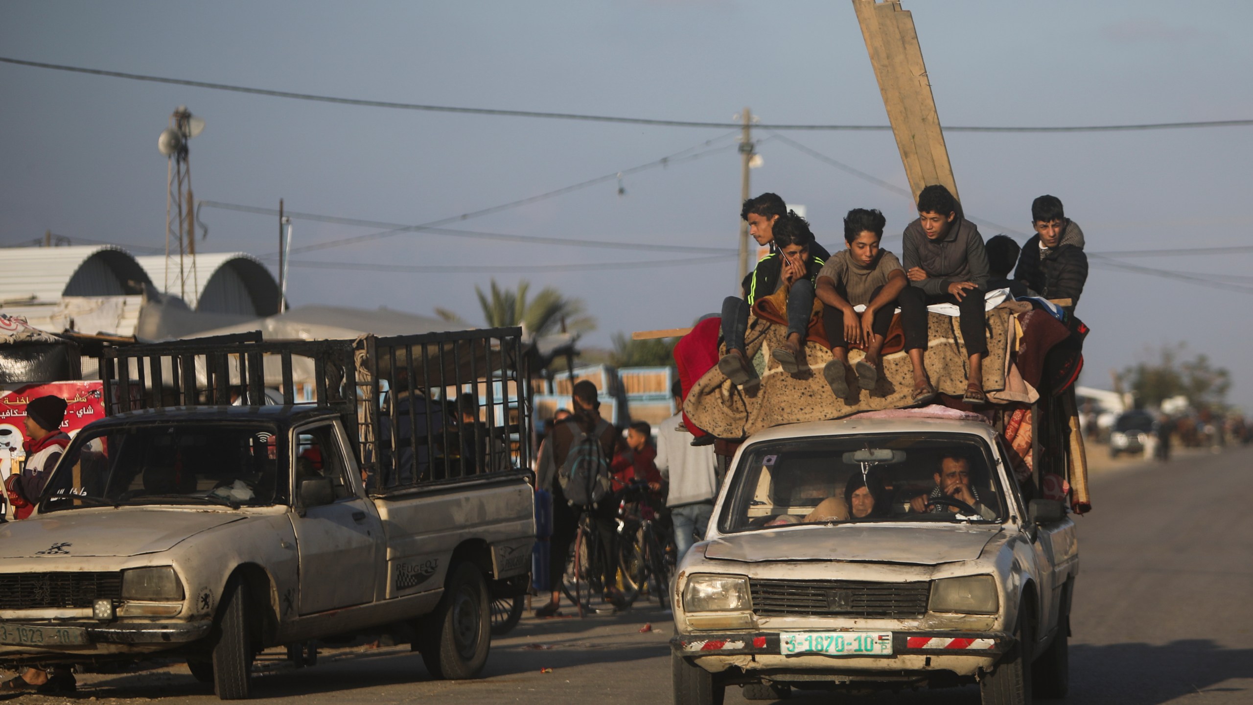 Palestinians flee the Israeli ground offensive in Khan Younis, Gaza Strip, Wednesday, Dec. 6, 2023. (AP Photo/Mohammed Dahman)