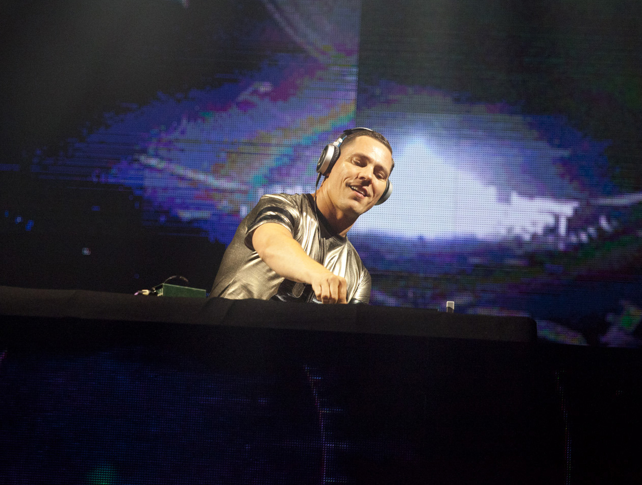 FILE - DJ Tiesto performs during a concert at the Presidente Festival at the Olympic Stadium in Santo Domingo, Dominican Republic on Oct. 3, 2014. Dutch music producer DJ Tiësto has withdrawn from performing at Sunday's Super Bowl due to an undisclosed family matter. The Dutchman wrote on social media that “it was a tough decision to miss the game, but family always comes first.” (AP Photo/Tatiana Fernandez, File)