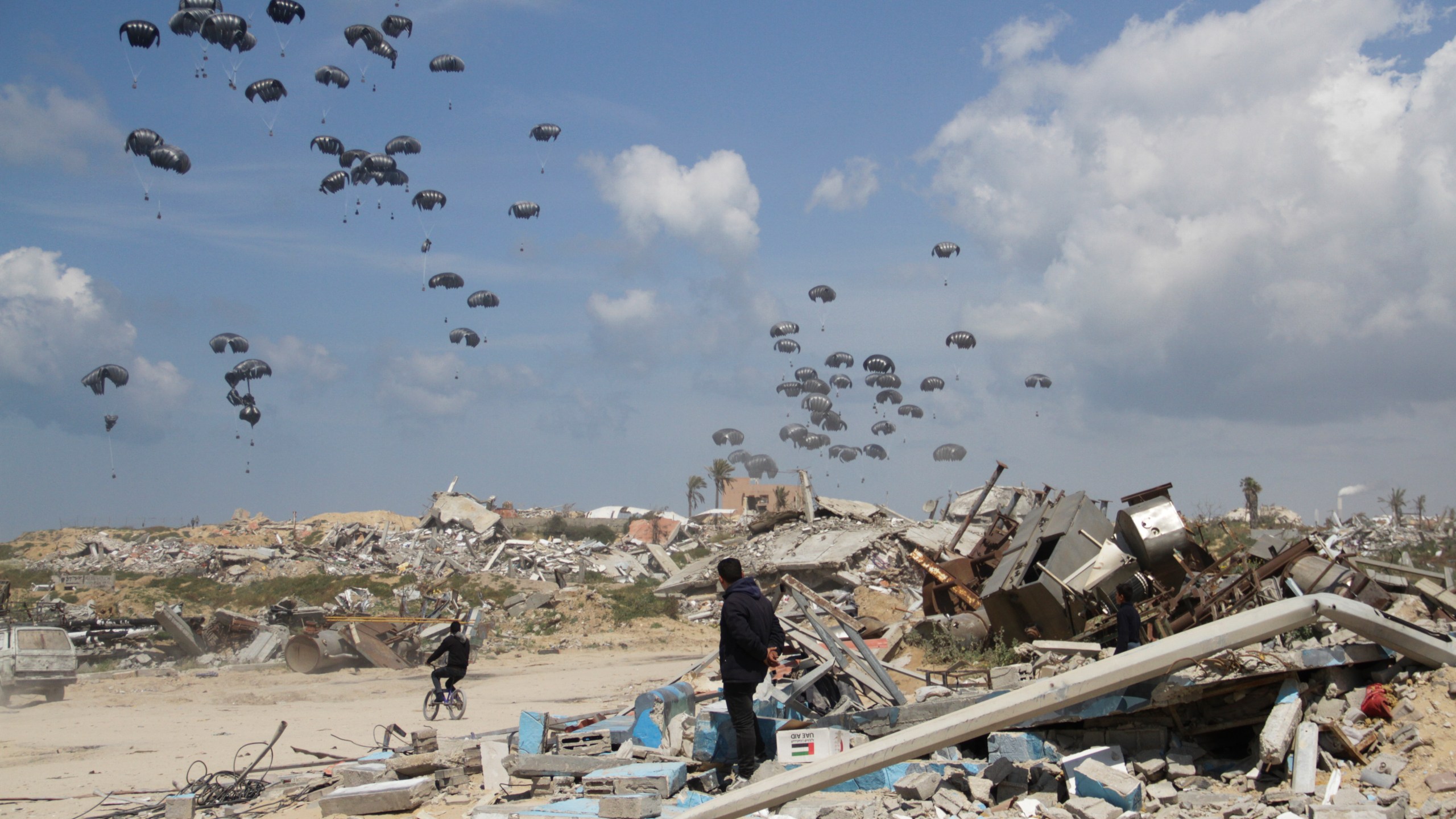 Humanitarian aid is airdropped to Palestinians over Gaza City, Gaza Strip, Monday, March 25, 2024. (AP Photo/Mahmoud Essa)