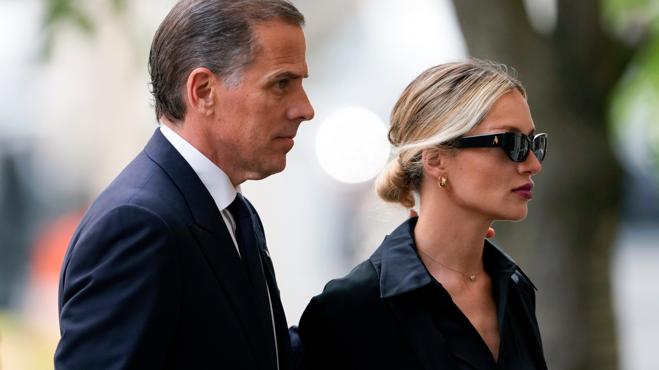 Hunter Biden, left, arrives at federal court with his wife, Melissa Cohen Biden, Wednesday, June 5, 2024, in Wilmington, Del. (AP Photo/Matt Slocum)