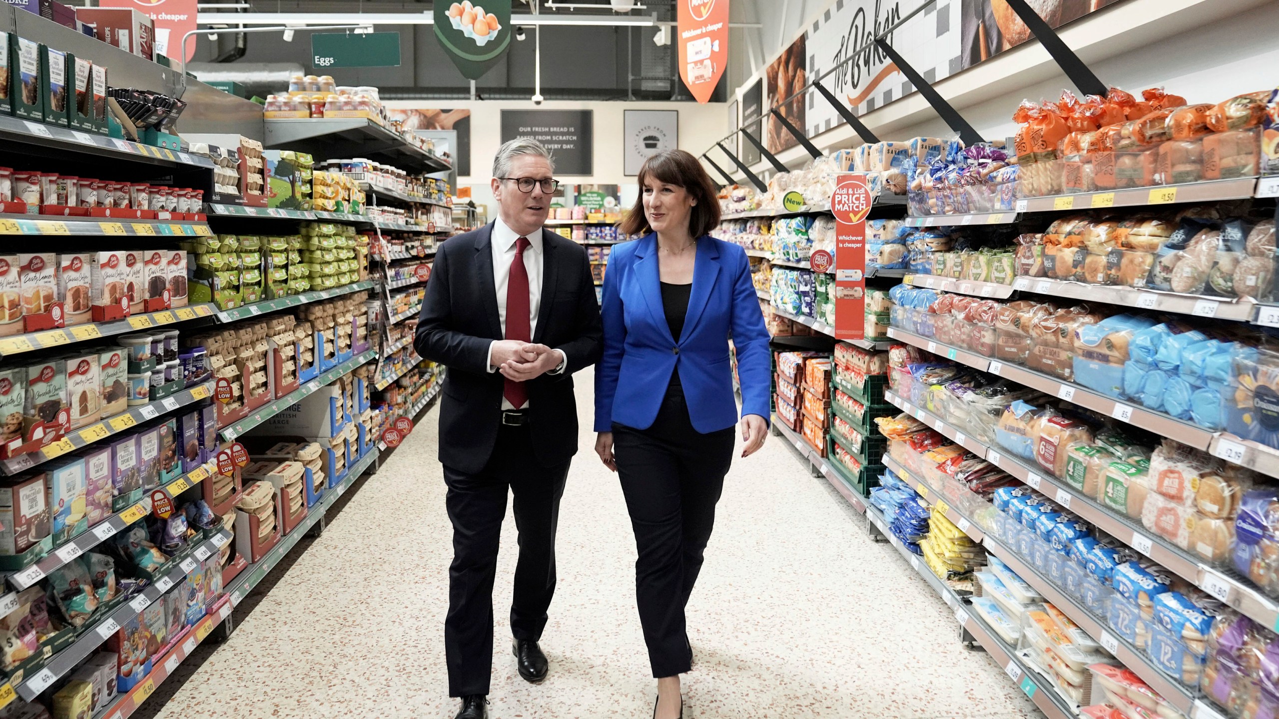 Labour Party leader Keir Starmer, left, and shadow chancellor Rachel Reeves to a supermarket while on the general election campaign trail, in Wiltshire, England, Wednesday, June 19, 2024. (Stefan Rousseau/PA via AP)