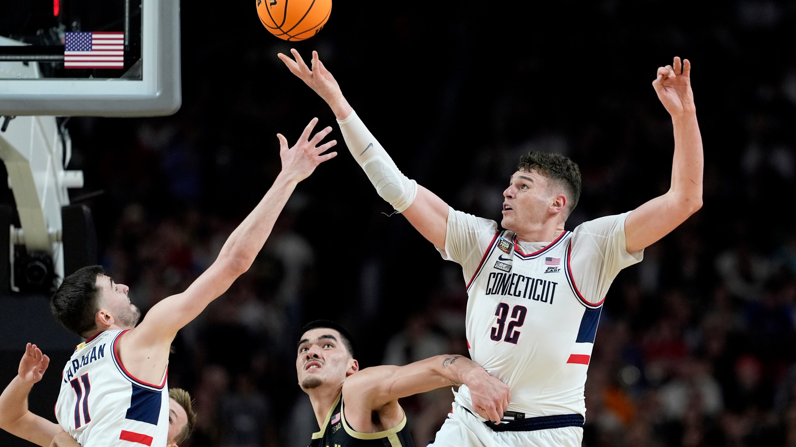 FILE - UConn center Donovan Clingan (32) reaches for the ball as Purdue center Zach Edey defends during the second half of the NCAA college Final Four championship basketball game, Monday, April 8, 2024, in Glendale, Ariz. Clingan is considered to be among the top prospects in this month’s NBA draft. (AP Photo/Brynn Anderson, File)