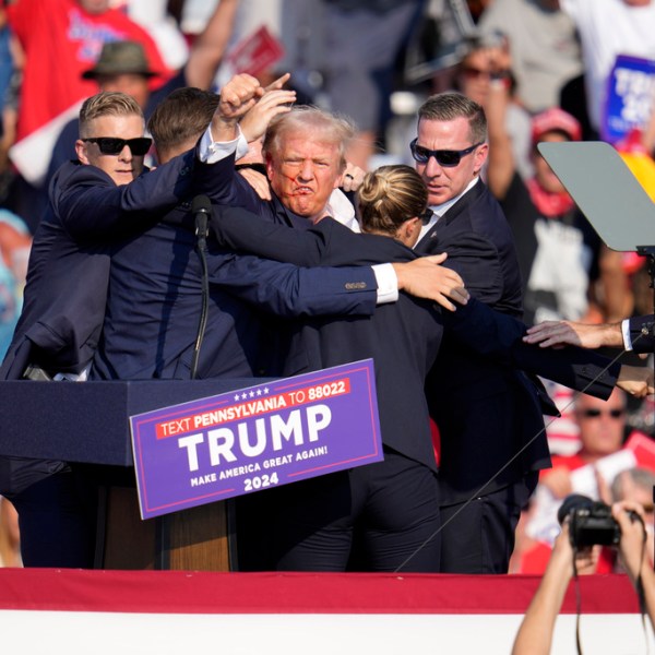 Donald Trump surrounded by Secret Service