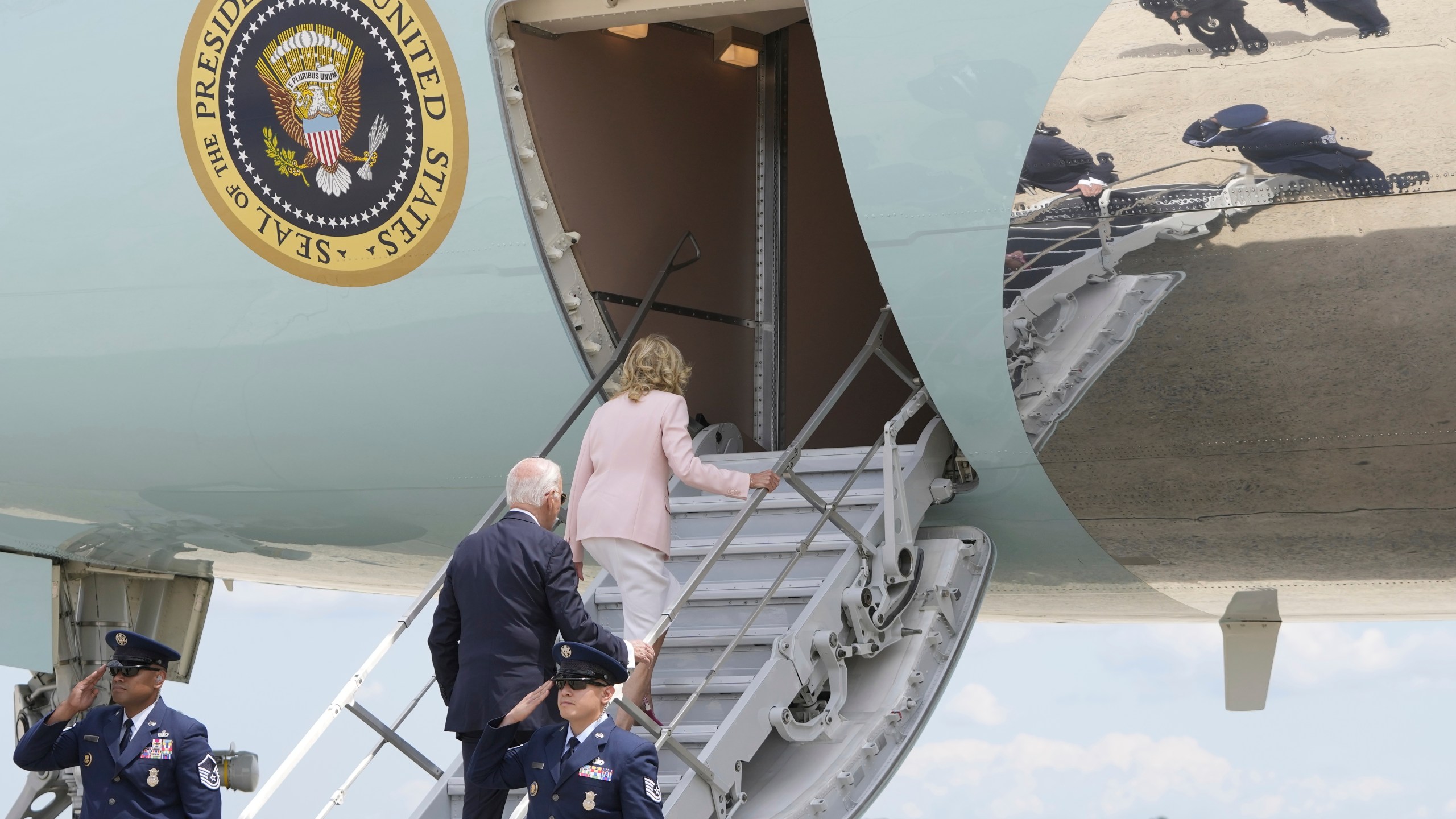 President Joe Biden and first lady Jill Biden board Air Force One as they arrive to depart, Tuesday, Aug. 13, 2024, at Joint Base Andrews, Md., en route to New Orleans. (AP Photo/Mark Schiefelbein)