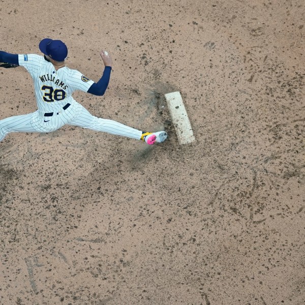 Milwaukee Brewers' Devin Williams throws during the ninth inning of Game 3 of a National League wild card baseball game against the New York Mets Thursday, Oct. 3, 2024, in Milwaukee. (AP Photo/Morry Gash)