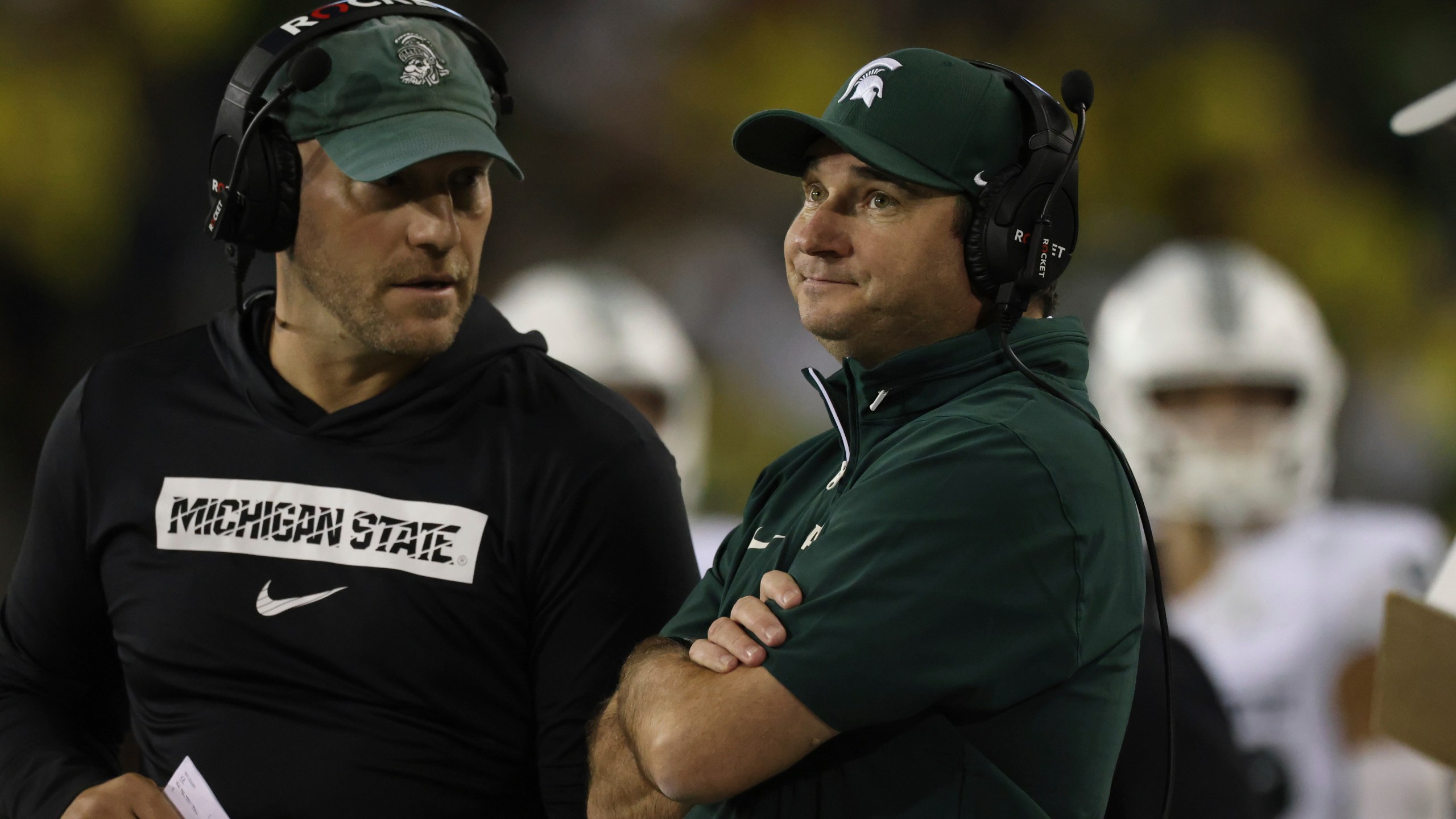 Michigan State head coach Jonathan Smith, right, reacts during the first half of an NCAA college football game against Oregon, Friday, Oct. 4, 2024, in Eugene, Ore. (AP Photo/Amanda Loman)