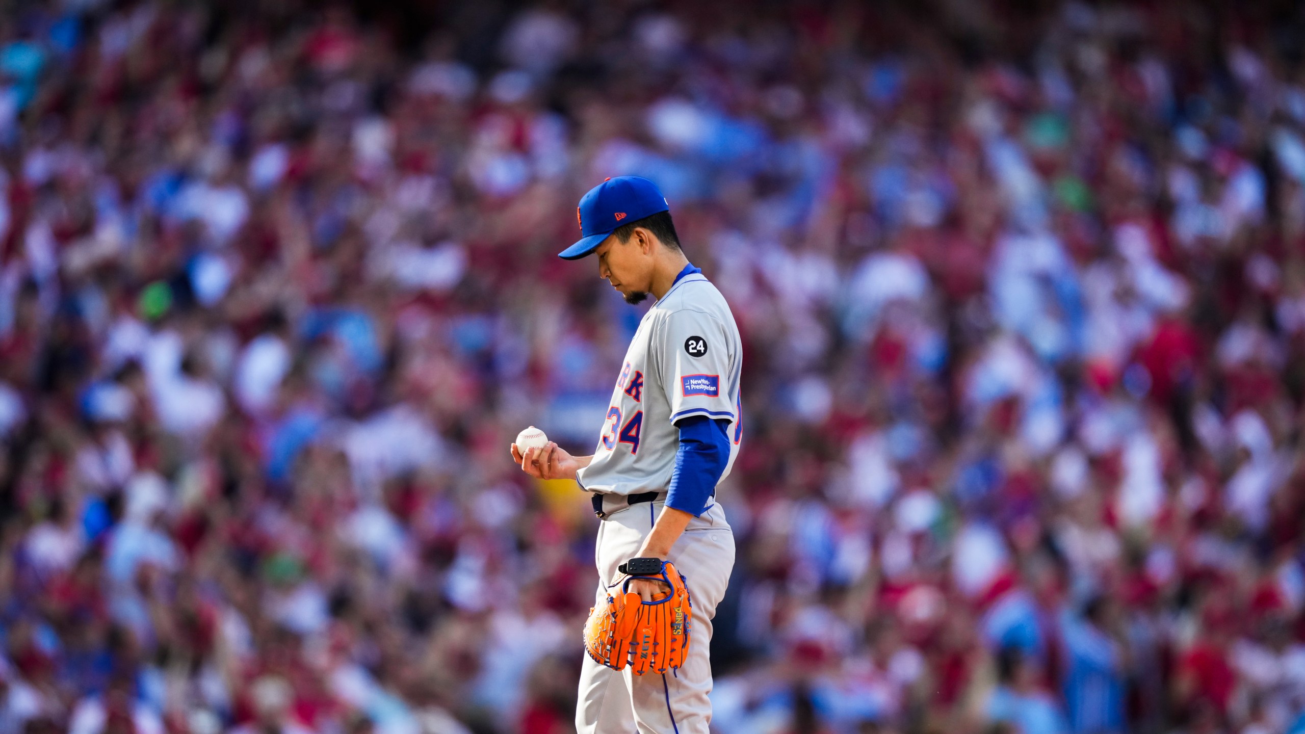 New York Mets Kodai Senga prepares to pitch during the first inning of Game 1 of a baseball NL Division Series against the Philadelphia Phillies, Saturday, Oct. 5, 2024, in Philadelphia. (AP Photo/Matt Slocum)