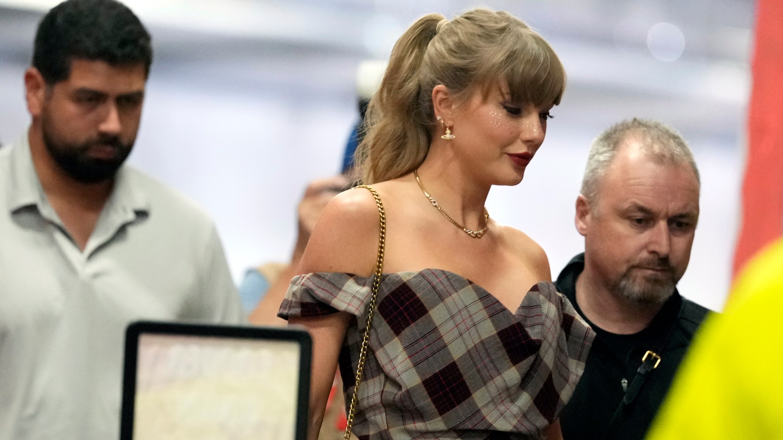 Taylor Swift arrives before the start of an NFL football game between the Kansas City Chiefs and the New Orleans Saints Monday, Oct. 7, 2024, in Kansas City, Mo. (AP Photo/Ed Zurga)