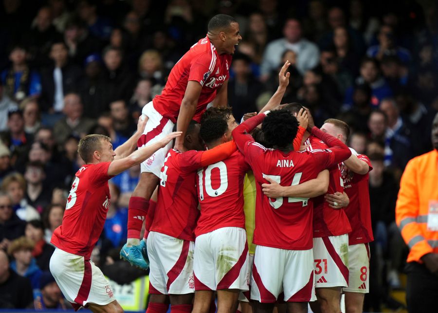 Nottingham Forest's Chris Wood celebrates scoring their side's first goal of the game with team-mates during the English Premier League soccer match between Chelsea and Nottingham Forest at Stamford Bridge in London, Sunday Oct. 6, 2024. (Bradley Collyer/PA via AP)