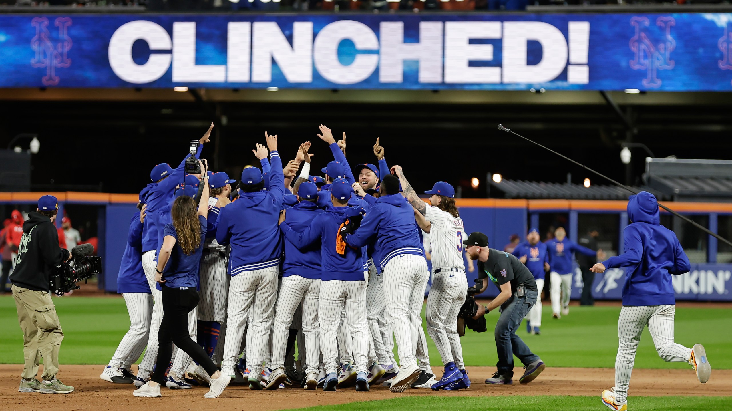 The New York Mets celebrate after defeating the Philadelphia Phillies in Game 4 of the National League baseball playoff series, Wednesday, Oct. 9, 2024, in New York. (AP Photo/Adam Hunger)