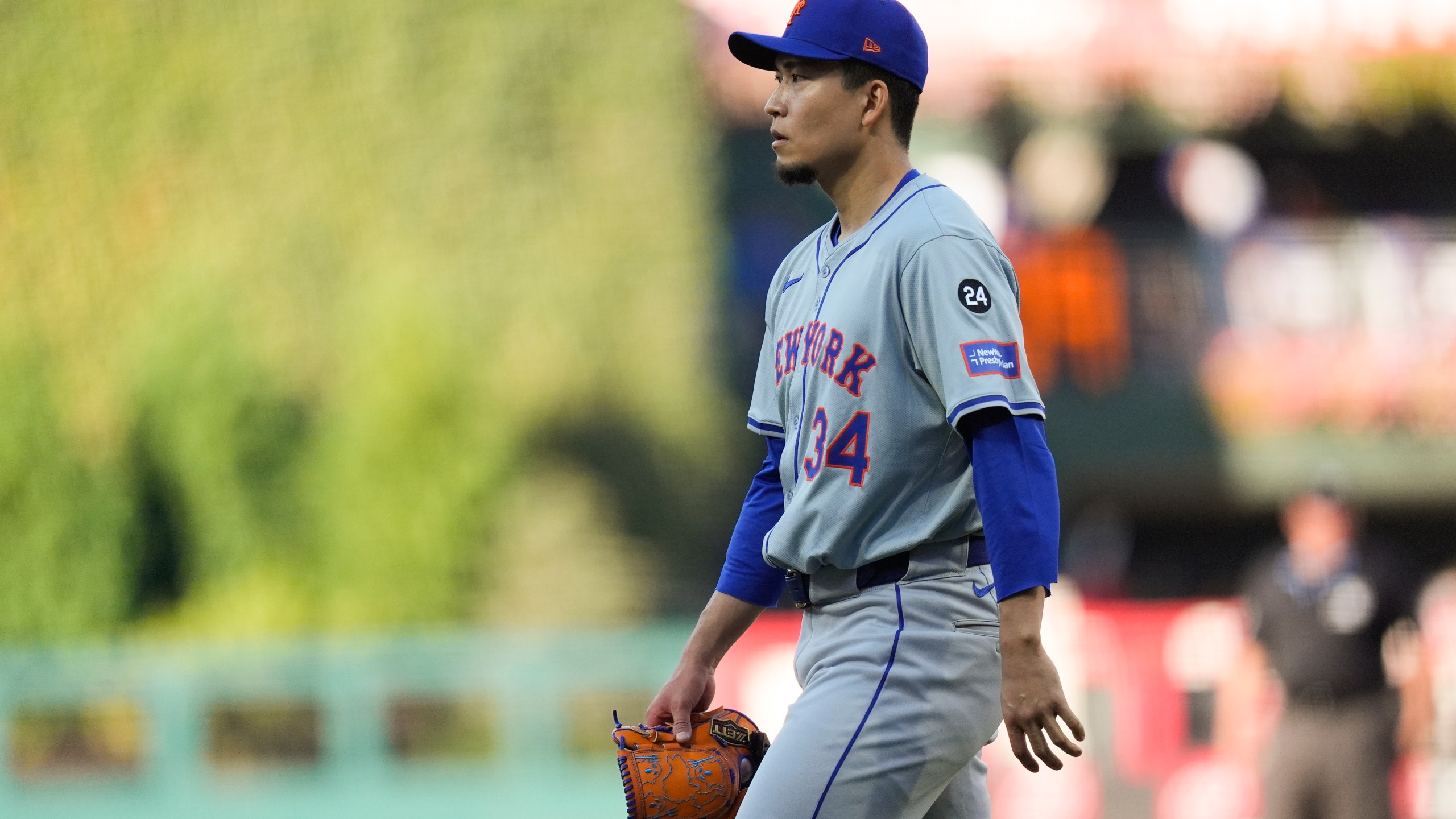 New York Mets pitcher Kodai Senga walks to the dugout during the second inning of Game 1 of a baseball NL Division Series against the Philadelphia Phillies, Saturday, Oct. 5, 2024, in Philadelphia. (AP Photo/Chris Szagola)