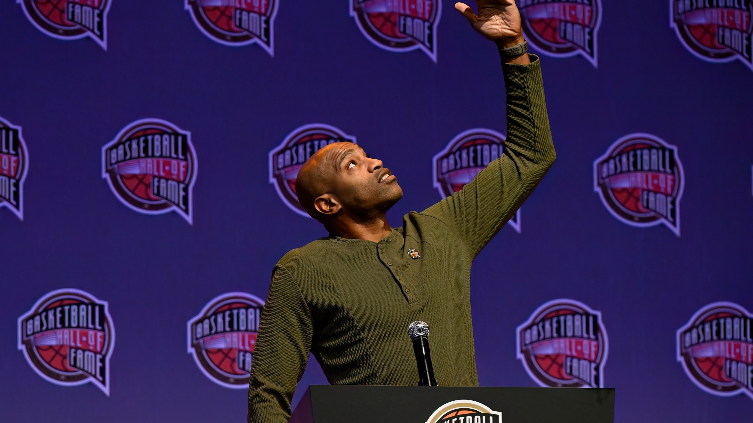 Basketball Hall of Fame Class of 2024 inductee Vince Carter gestures during a hall of fame news conference at Mohegan Sun, Saturday, Oct. 12, 2024, in Uncasville, Conn. (AP Photo/Jessica Hill)