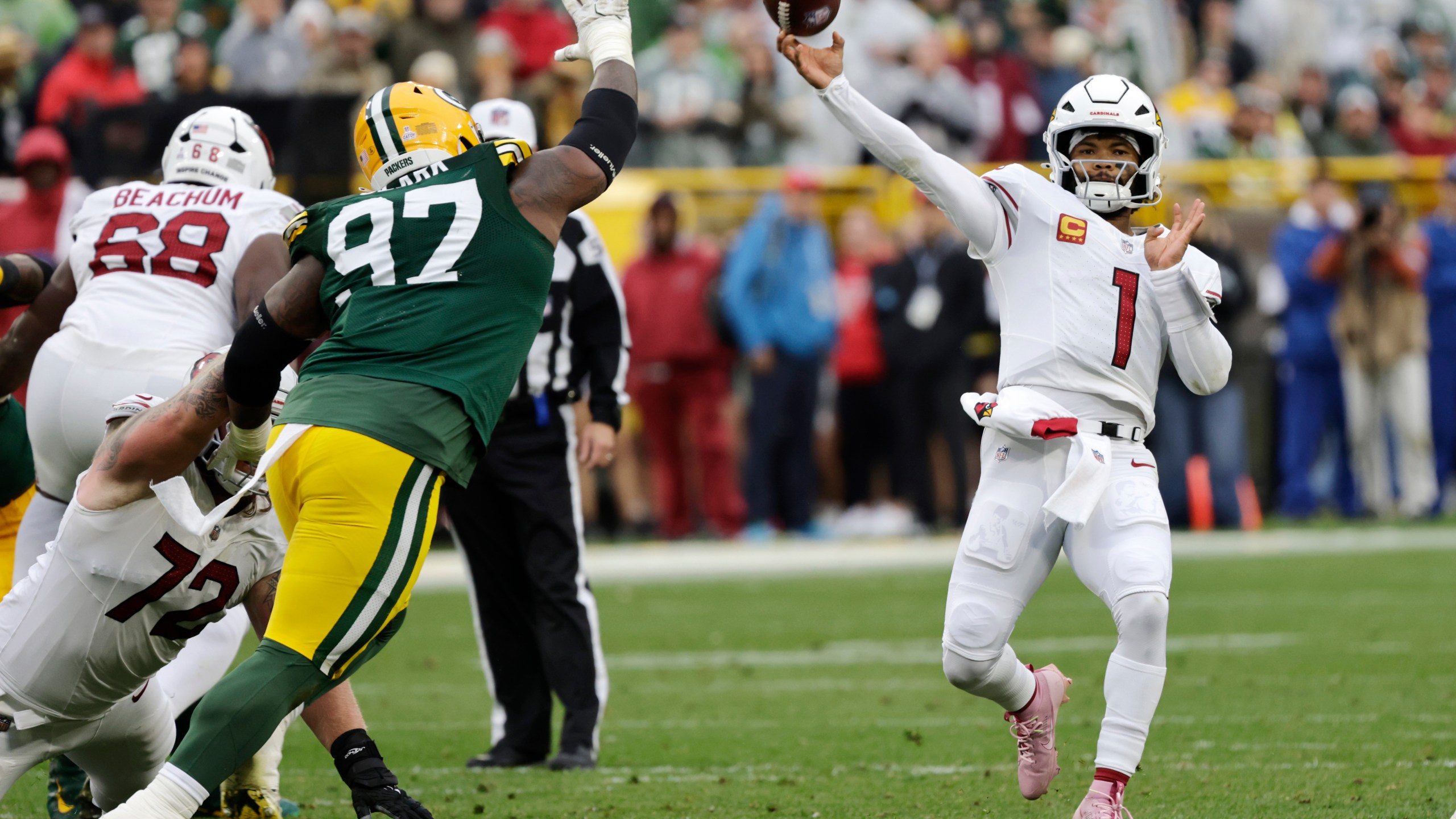 Arizona Cardinals quarterback Kyler Murray (1) throws during the first half of an NFL football game against the Green Bay Packers, Sunday, Oct. 13, 2024, in Green Bay. (AP Photo/Mike Roemer)