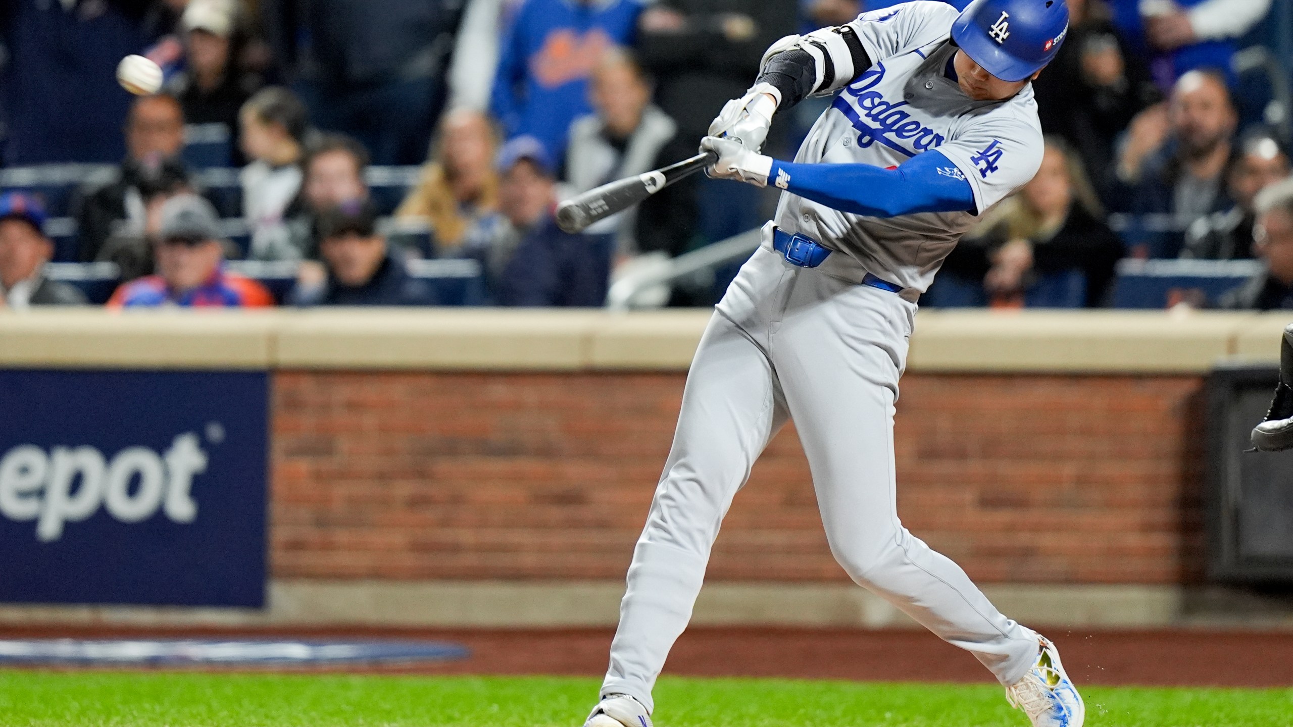 Los Angeles Dodgers' Shohei Ohtani hits a home run against the New York Mets during the first inning in Game 4 of a baseball NL Championship Series, Thursday, Oct. 17, 2024, in New York. (AP Photo/Frank Franklin II)