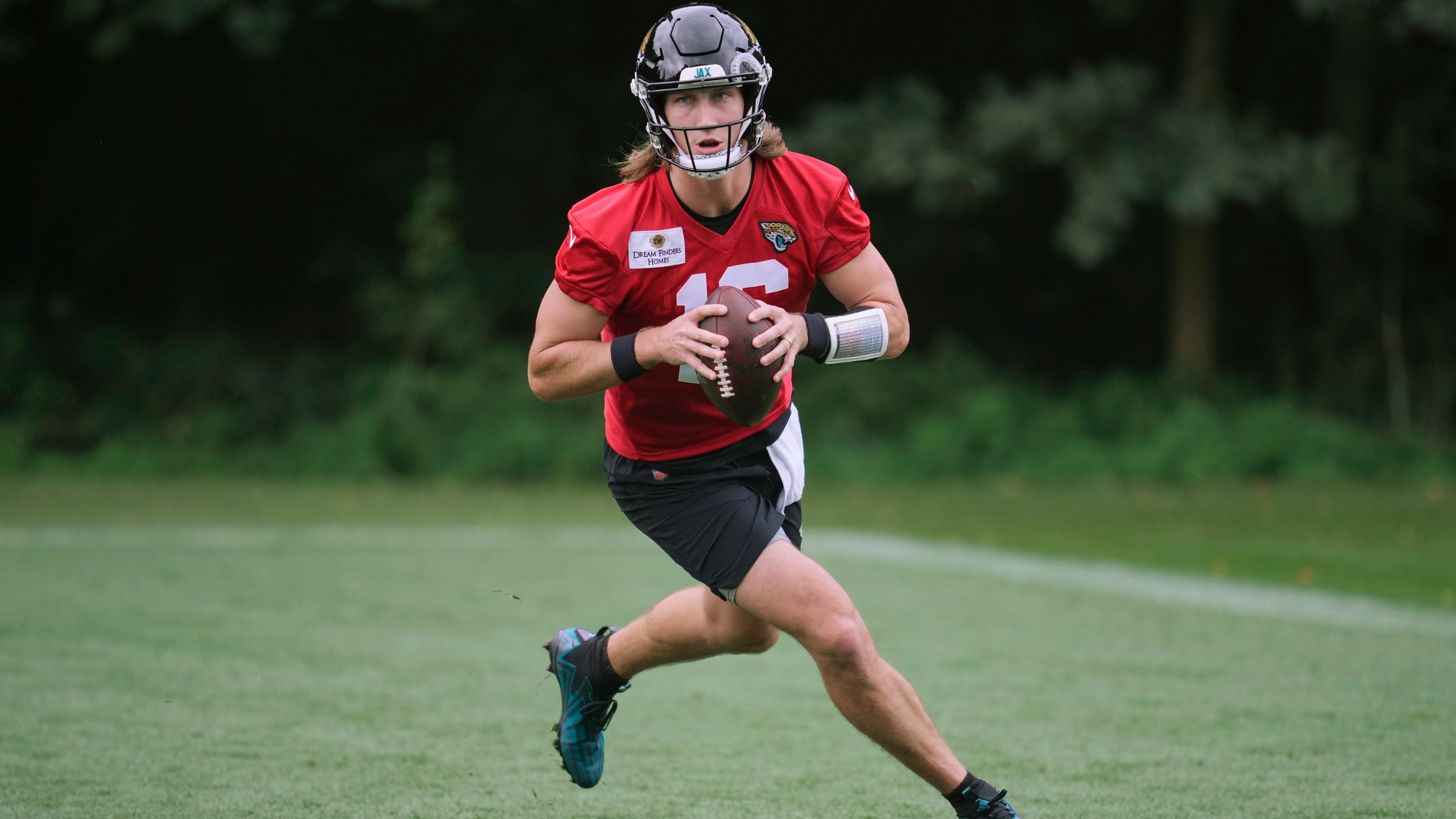 Jacksonville Jaguars NFL football quarterback Trevor Lawrence (16) practices at The Grove in Watford, England, Wednesday, Oct. 16, 2024. (AP Photo/Kin Cheung)