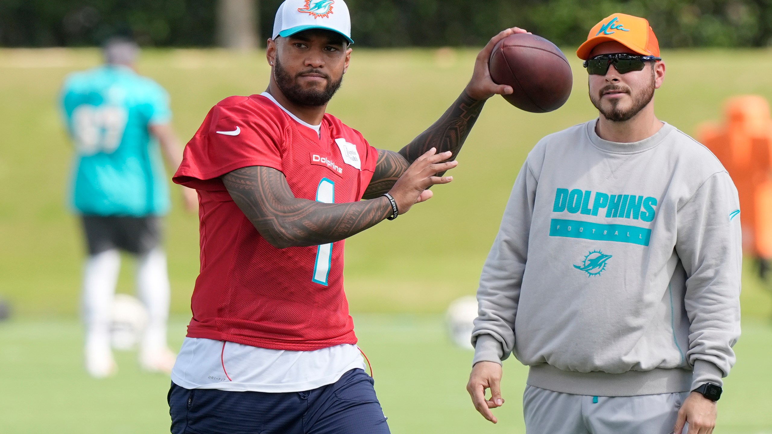 Miami Dolphins quarterback Tua Tagovailoa (1) aims a pass during a practice session at the team's training facility, Wednesday, Oct. 23, 2024, in Miami Gardens, Fla. (AP Photo/Marta Lavandier)