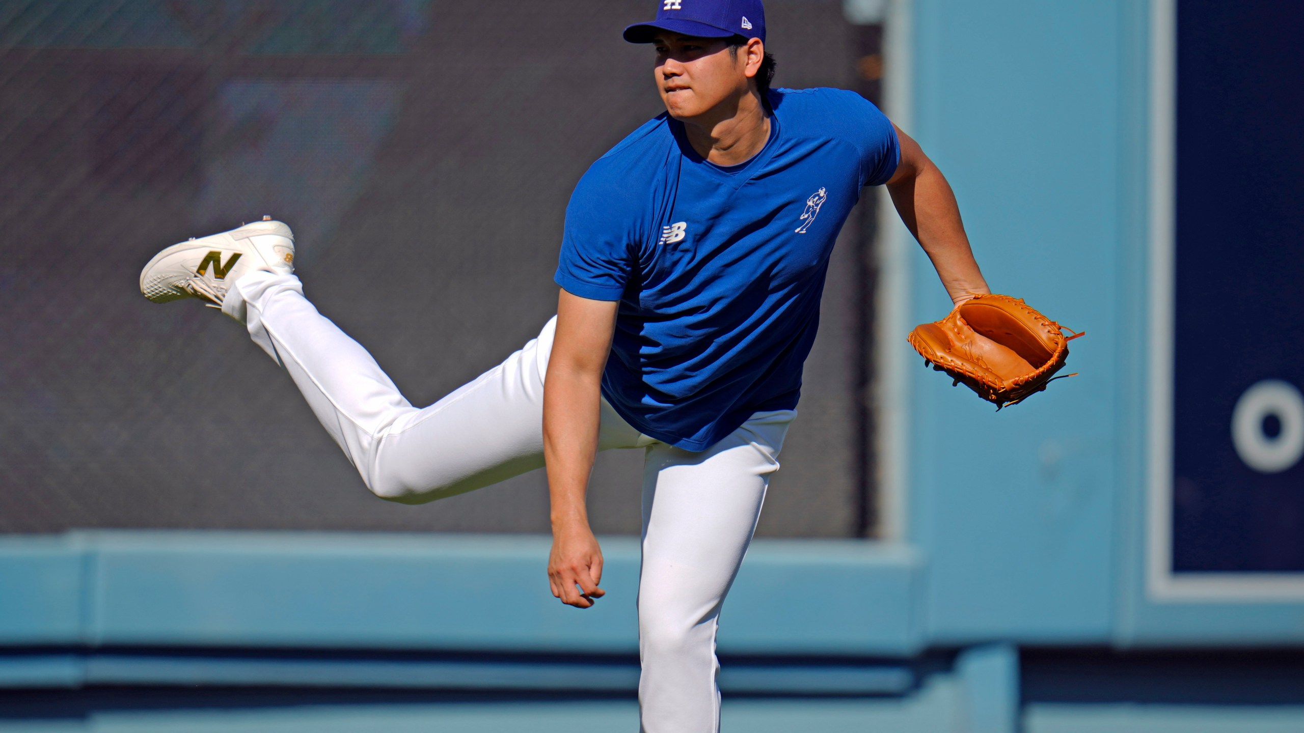 Los Angeles Dodgers Shohei Ohtani throws during batting practice before Game 1 of the baseball World Series, Friday, Oct. 25, 2024, in Los Angeles. (AP Photo/Julio Cortez)