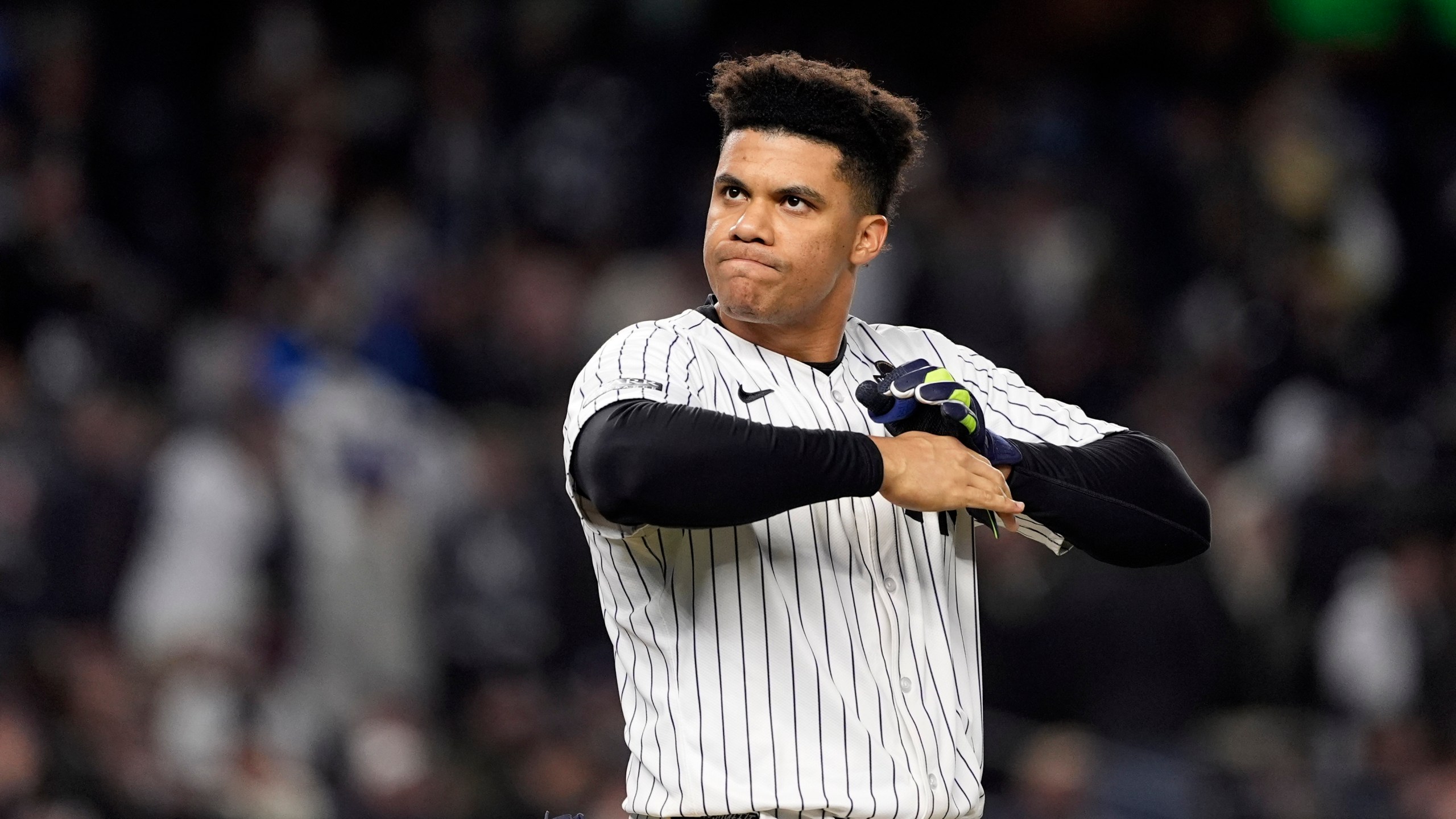 New York Yankees' Juan Soto takes off his batting gloves after grounding out against the New York Yankees to end the third inning in Game 3 of the baseball World Series, Monday, Oct. 28, 2024, in New York. (AP Photo/Godofredo A. Vásquez)