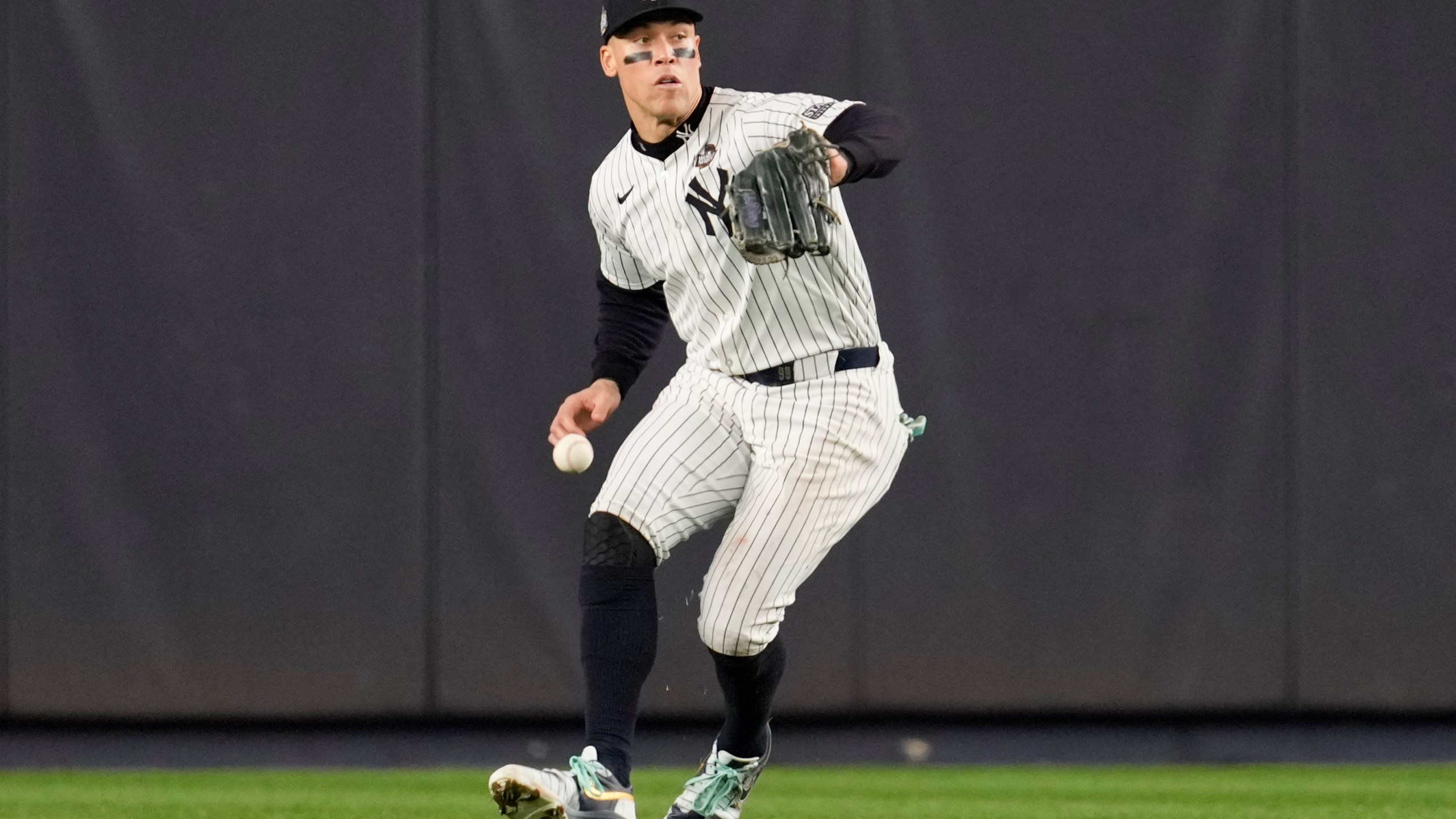 New York Yankees center fielder Aaron Judge makes error fielding on a ball hit by Los Angeles Dodgers' Tommy Edman during the fifth inning in Game 5 of the baseball World Series, Wednesday, Oct. 30, 2024, in New York. (AP Photo/Ashley Landis)