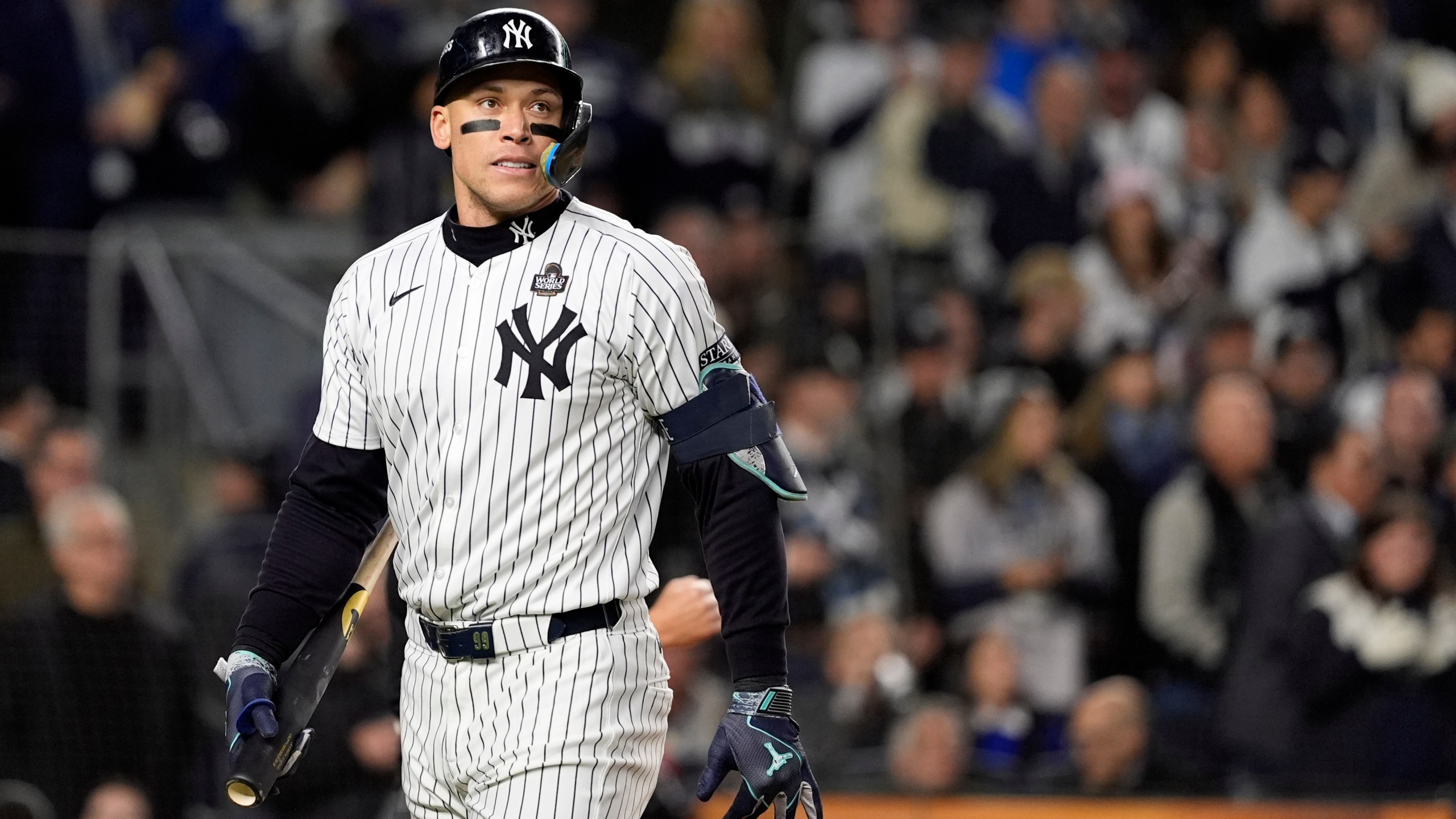 New York Yankees' Aaron Judge walks back to the dugout after striking out against the Los Angeles Dodgers during the first inning in Game 3 of the baseball World Series, Monday, Oct. 28, 2024, in New York. (AP Photo/Godofredo A. Vásquez)