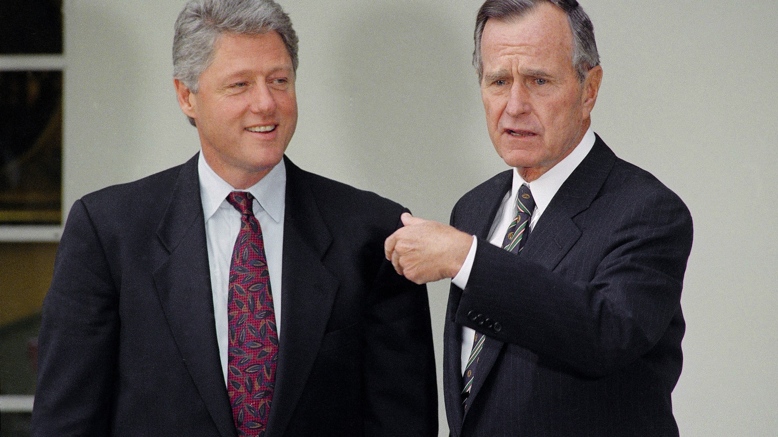 FILE - President George H.W. Bush gestures toward President-elect Bill Clinton at the White House, Nov. 18, 1992, in Washington. (AP Photo/Barry Thumma, File)