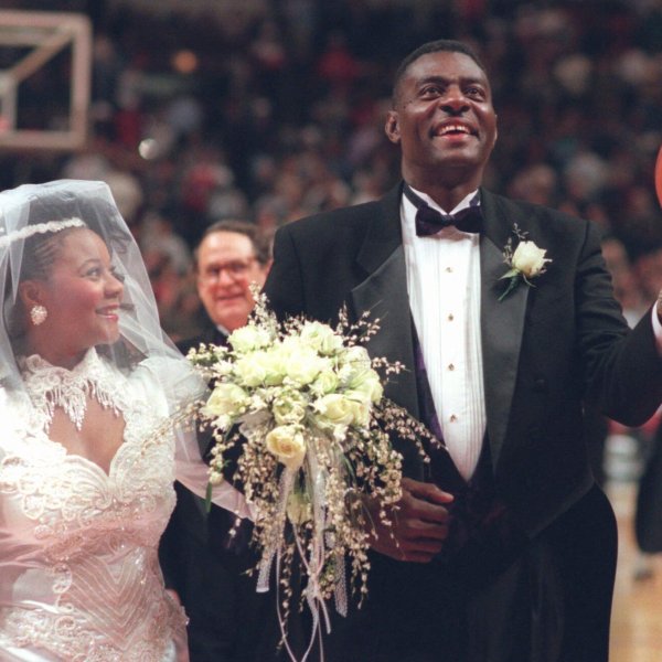 FILE - Former Chicago Bulls star Bob Love prepares to shoot a basket after his wedding to Rachel Dixon during halftime of the Bulls' game against the San Antonio Spurs, Dec. 8, 1995, at Chicago United Center. (AP Photo/Fred Jewell, File)