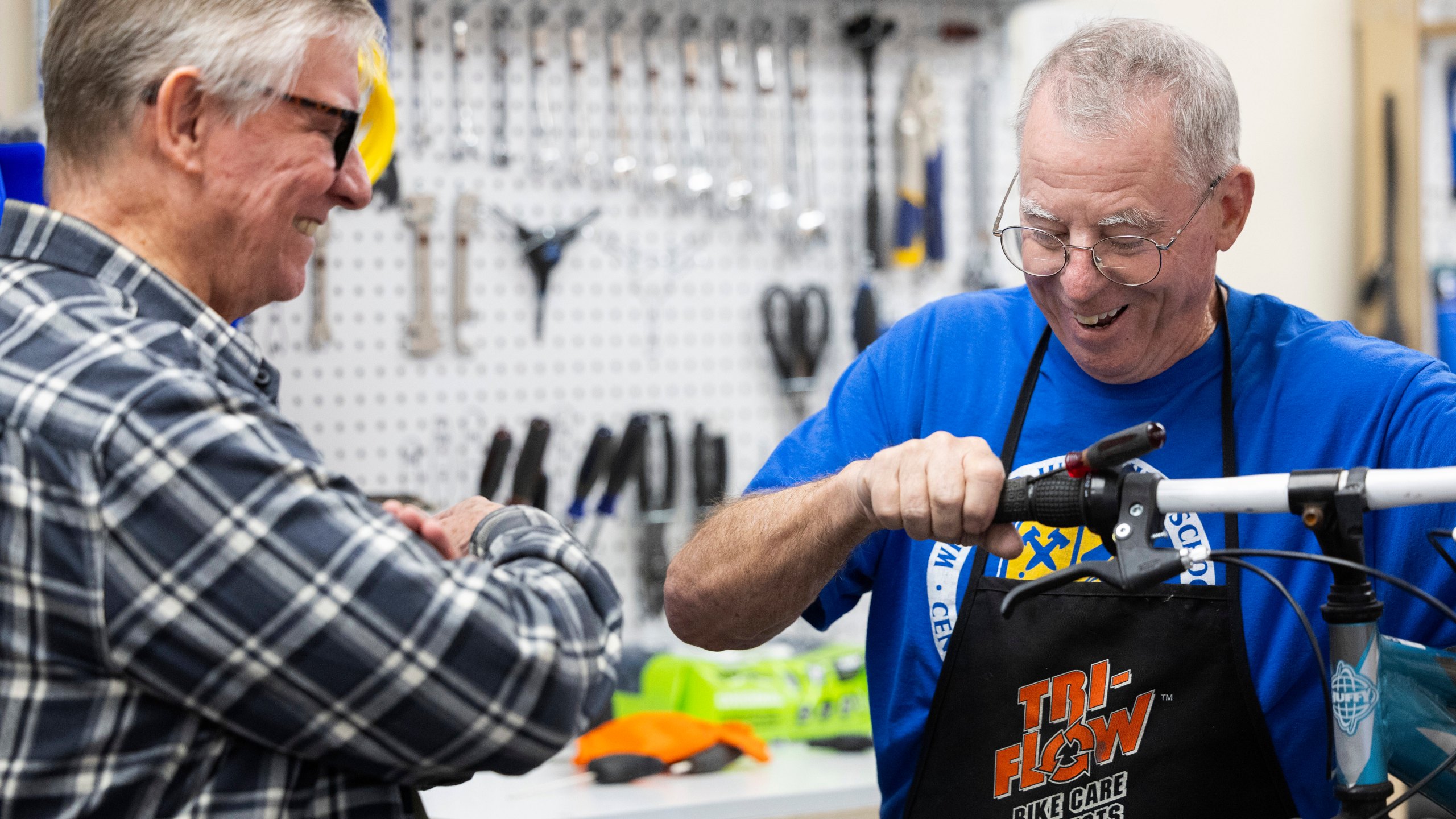 Volunteer Wayne Schafer, right, works on a bicycle while teaching new volunteer apprentice mechanic Paul Eisloeffel at Lincoln Bike Kitchen on Tuesday, Nov. 12, 2024, in Lincoln, Neb. (AP Photo/Rebecca S. Gratz)