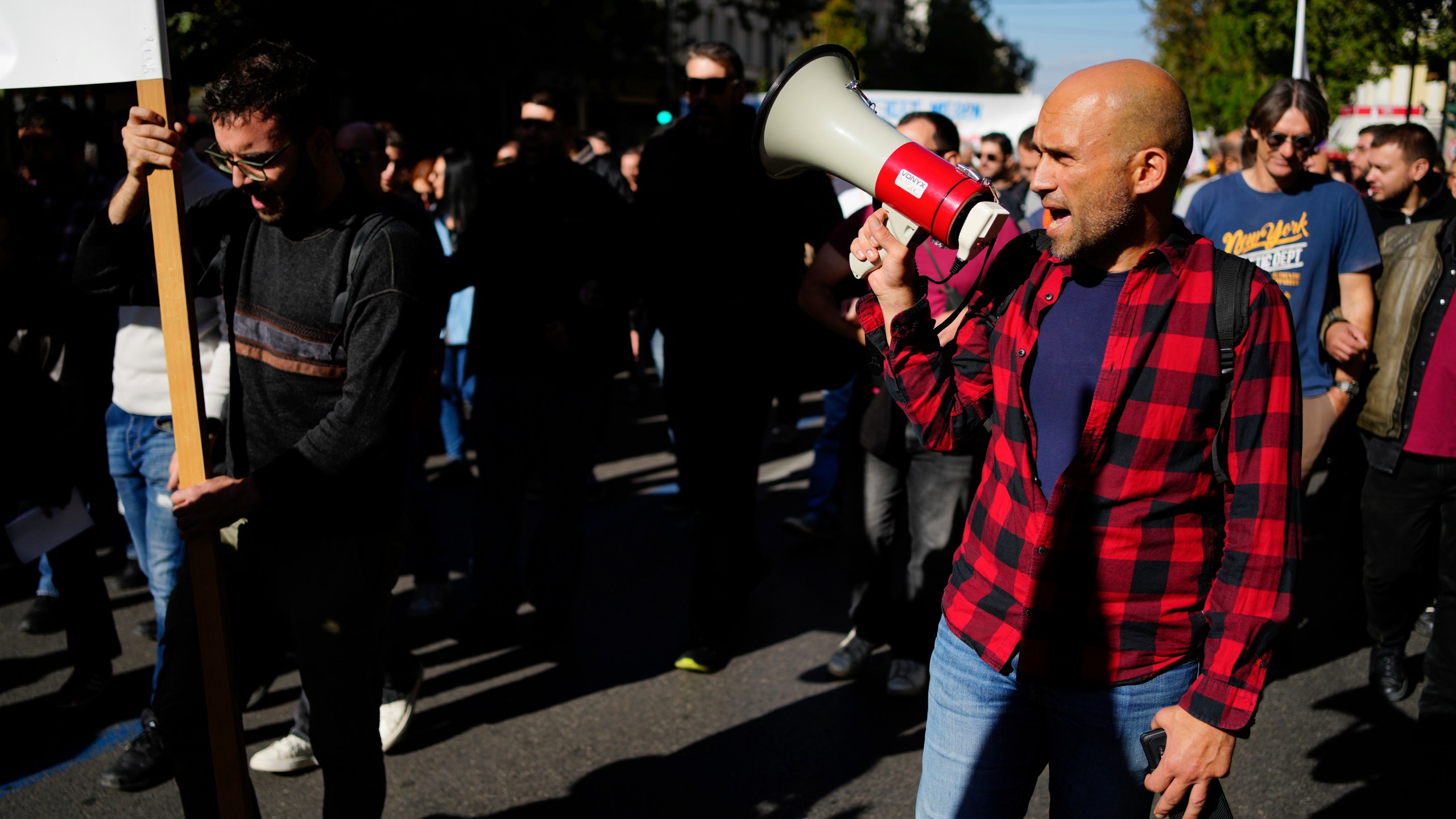 Protesters take part in rally, during a nationwide general strike organized by private and public sector unions demanding for better wages, in Athens, Greece, Wednesday, Nov. 20, 2024. (AP Photo/Thanassis Stavrakis)