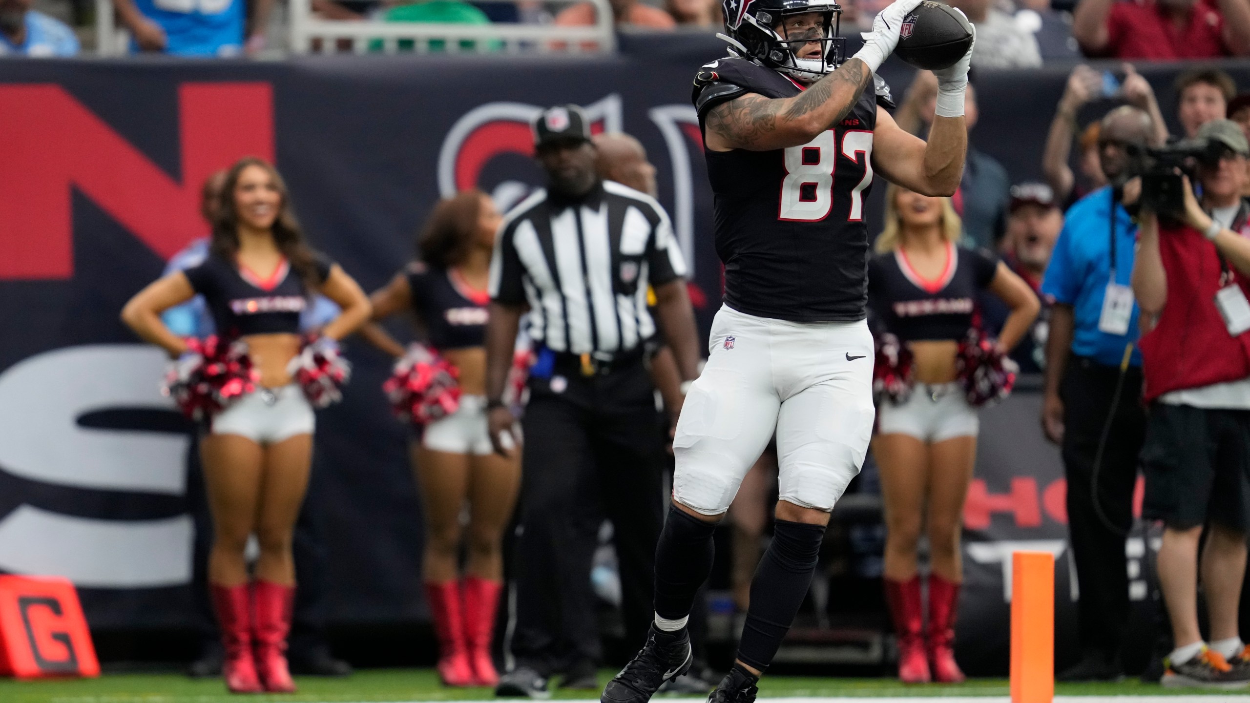 Houston Texans tight end Cade Stover (87) catches a pass in the end zone for a touchdown during the first half of an NFL football game against the Tennessee Titans, Sunday, Nov. 24, 2024, in Houston. (AP Photo/Ashley Landis)