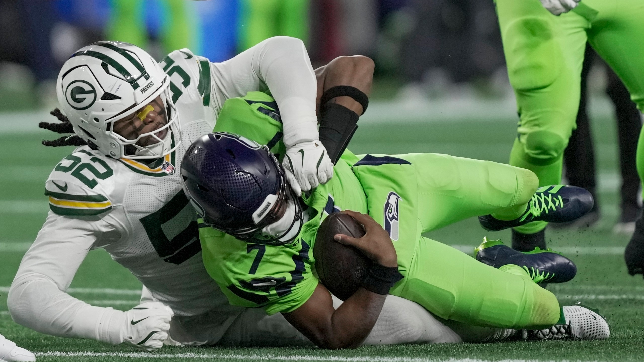 Green Bay Packers' Rashan Gary sacks Seattle Seahawks' Geno Smith during the first half of an NFL football game Sunday, Dec. 15, 2024, in Seattle. (AP Photo/Stephen Brashear)