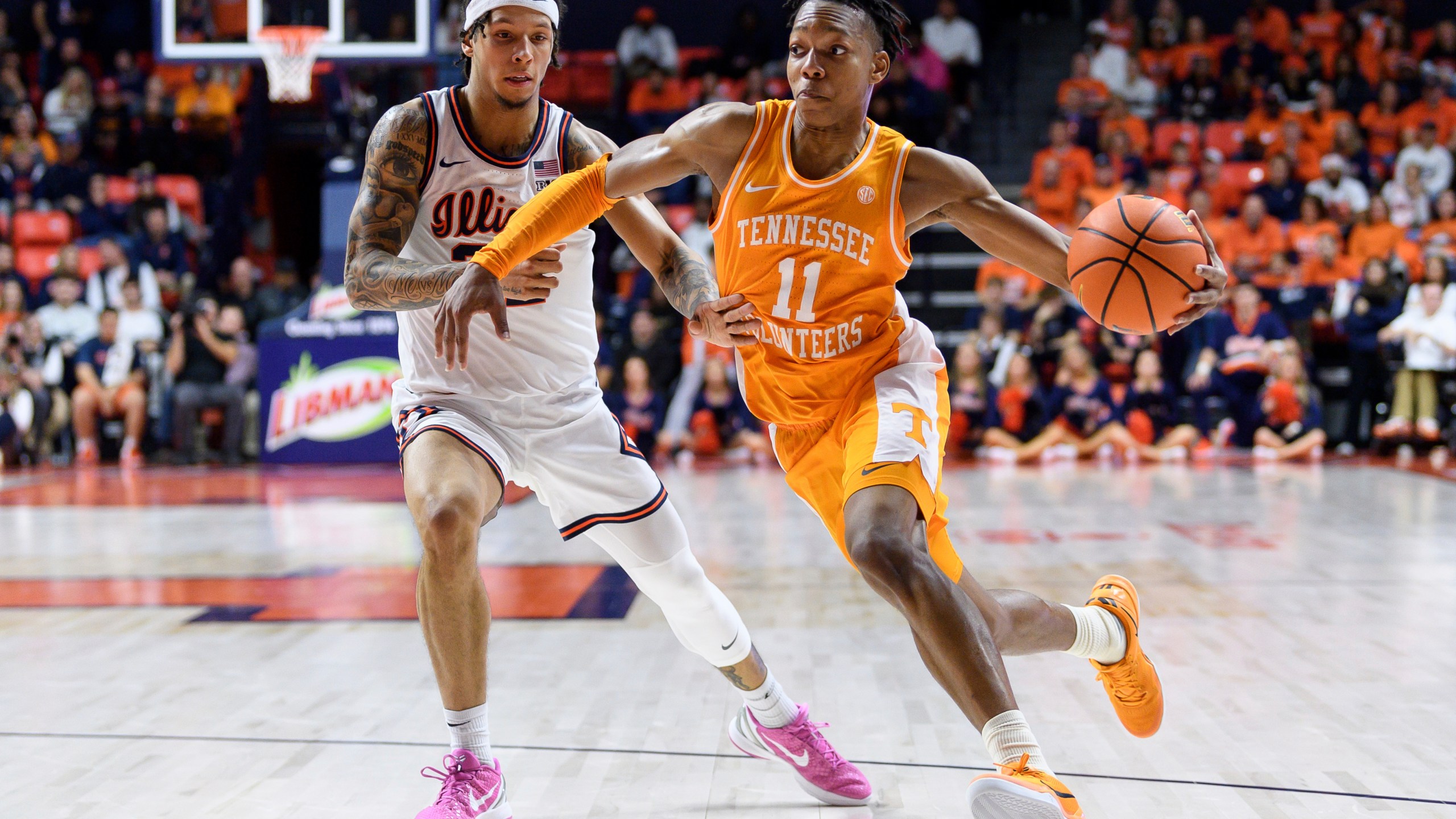 Tennessee's Jordan Gainey drives past Illinois' Tre White during an NCAA college basketball game Saturday, Dec. 14, 2024, in Champaign, Ill. (AP Photo/Craig Pessman)