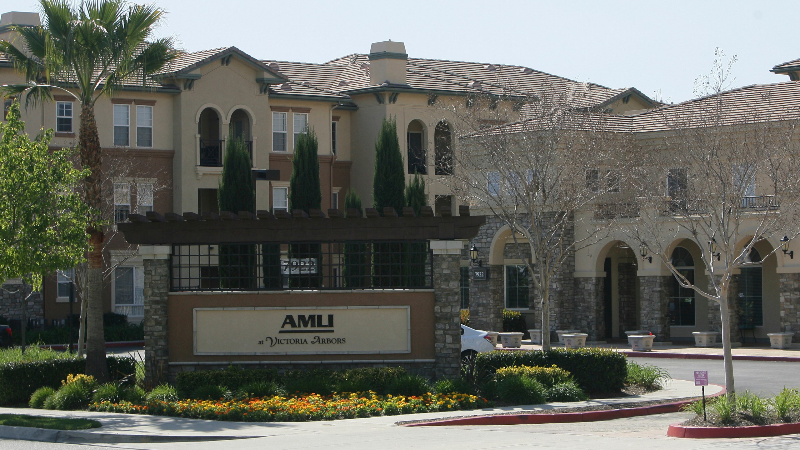 Federal agents raided about 20 locations, related to a birth tourism scheme, in three Southern California counties, including this apartment complex in Rancho Cucamonga, Calif., Tuesday, March 3, 2015. (Stan Lim/The Press-Enterprise via AP)