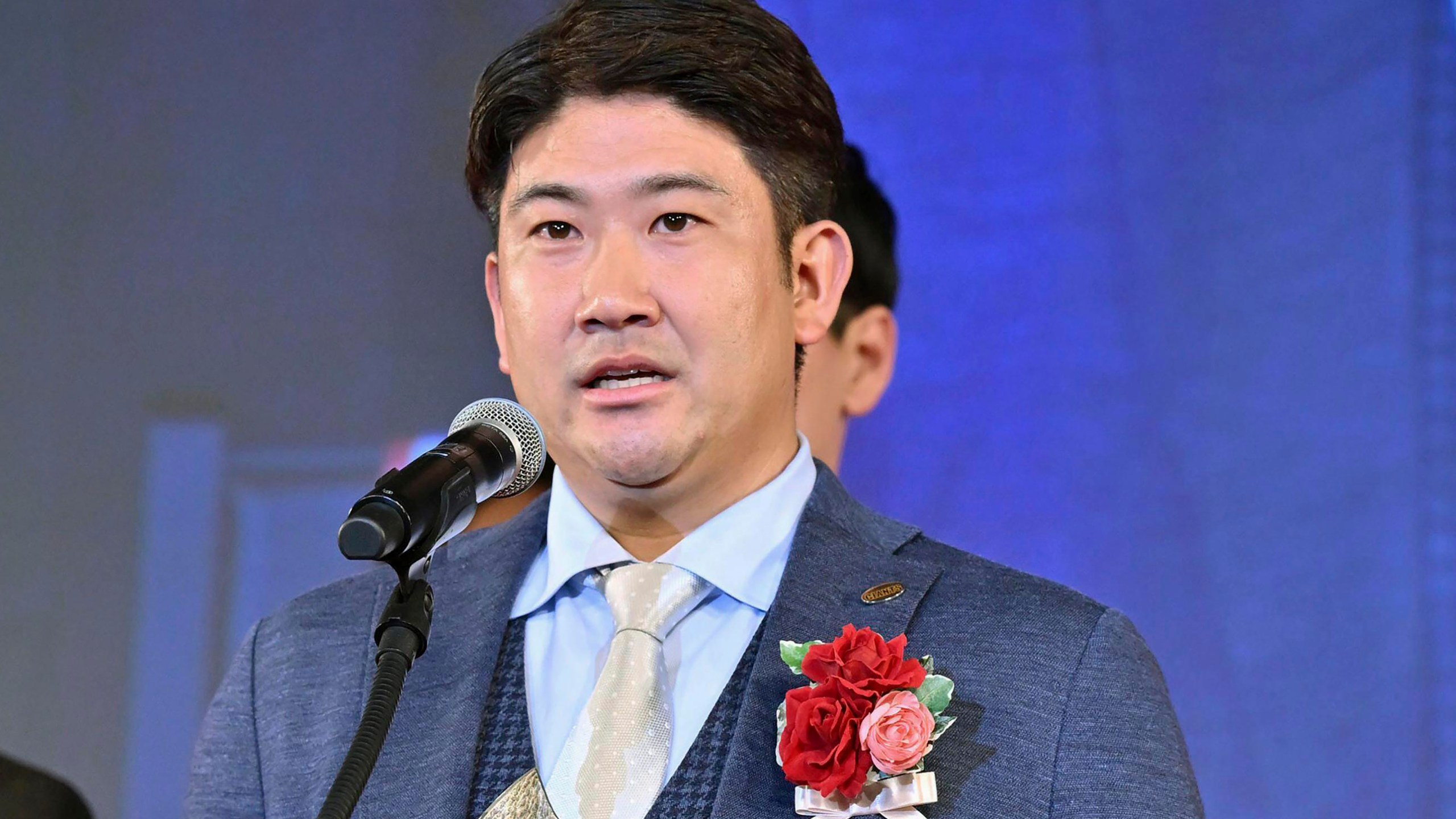 Yomiuri Giants Tomoyuki Sugano delivers his speech as he received Japan's Central League MVP in Tokyo Nov. 26, 2024. (Japan Pool/Kyodo News via AP)