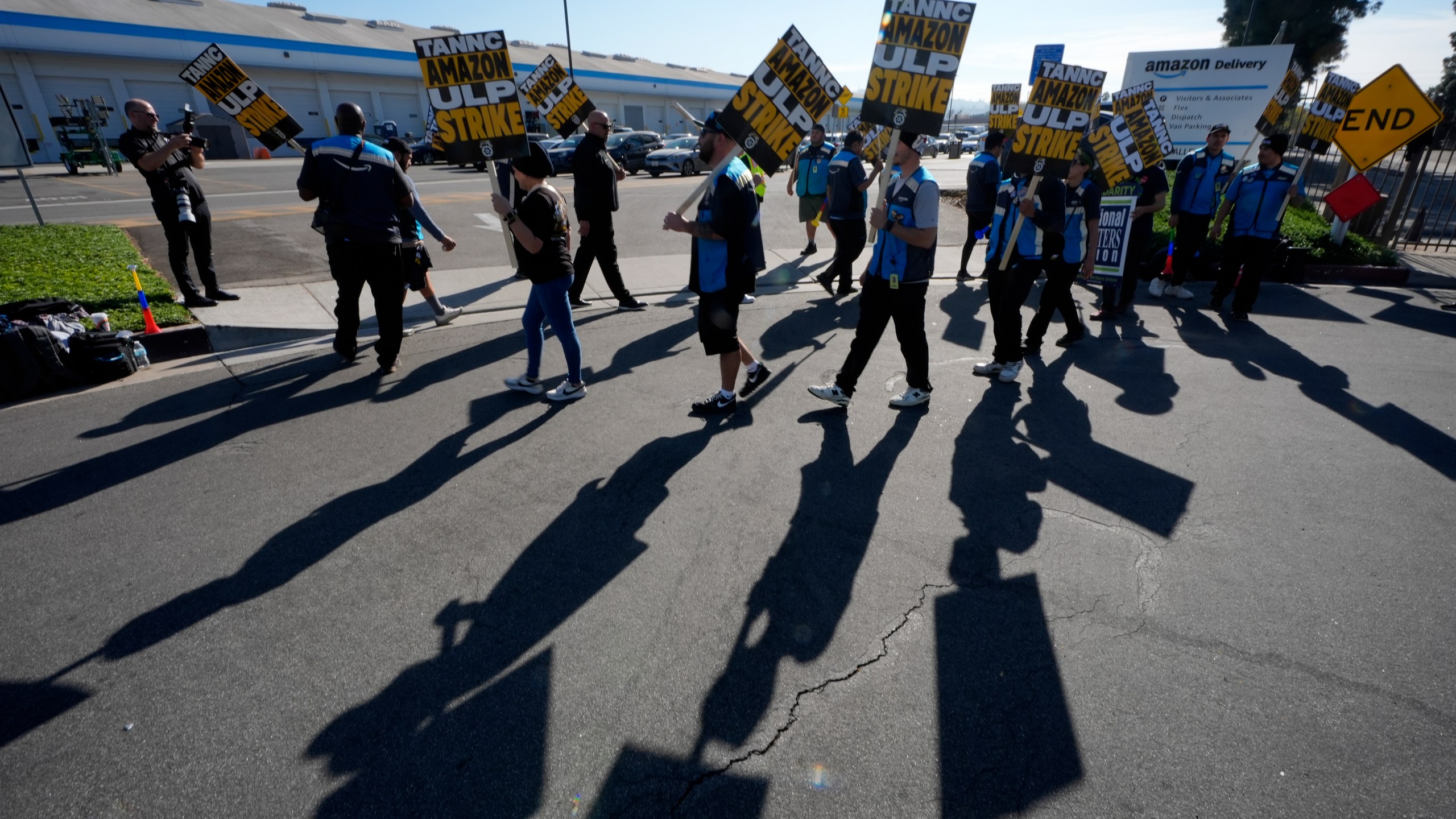 Amazon workers strike outside the gates of an Amazon Fulfillment Center as Teamsters seek labor contract nationwide Friday, Dec. 20, 2024, in City of Industry, Calif. (AP Photo/Damian Dovarganes)