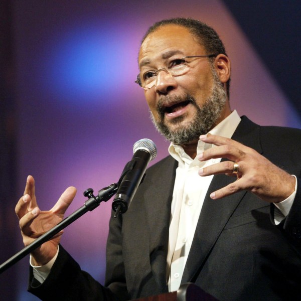 FILE - AOL/Time Warner CEO Dick Parsons helps announce a new partnership to produce "Showtime at the Apollo" variety show Wednesday, Aug. 21, 2002, in New York's Harlem neighborhood. (AP Photo/Beth A. Keiser, File)