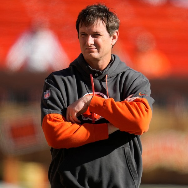 FILE - Cleveland Browns offensive coordinator Ken Dorsey watches as players warm up before an NFL football game against the Los Angeles Chargers Sunday, Nov. 3, 2024, in Cleveland. (AP Photo/Sue Ogrocki, File)