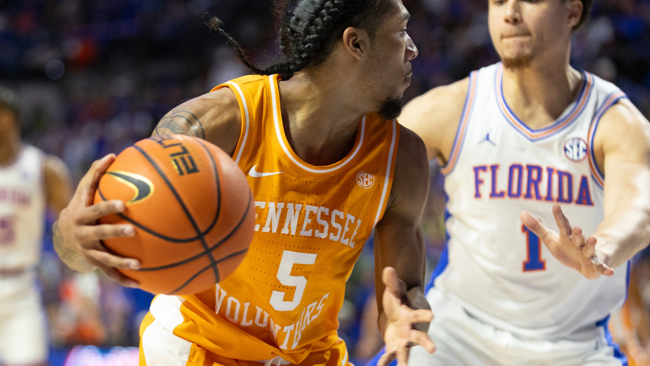 Tennessee guard Zakai Zeigler (5) drives on Florida guard Walter Clayton Jr. (1) during the first half of an NCAA college basketball game Tuesday, Jan. 7, 2025, in Gainesville, Fla. (AP Photo/Alan Youngblood)