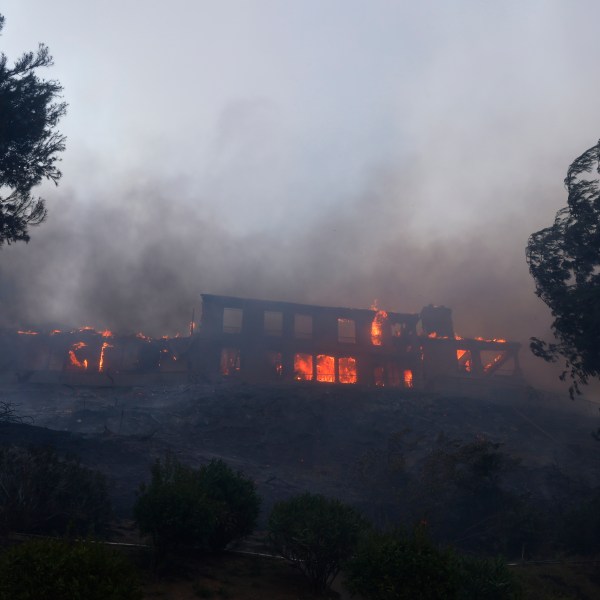 A residence burns as the Palisades Fire advances in the Pacific Palisades neighborhood of Los Angeles, Tuesday, Jan. 7, 2025. (AP Photo/Etienne Laurent)