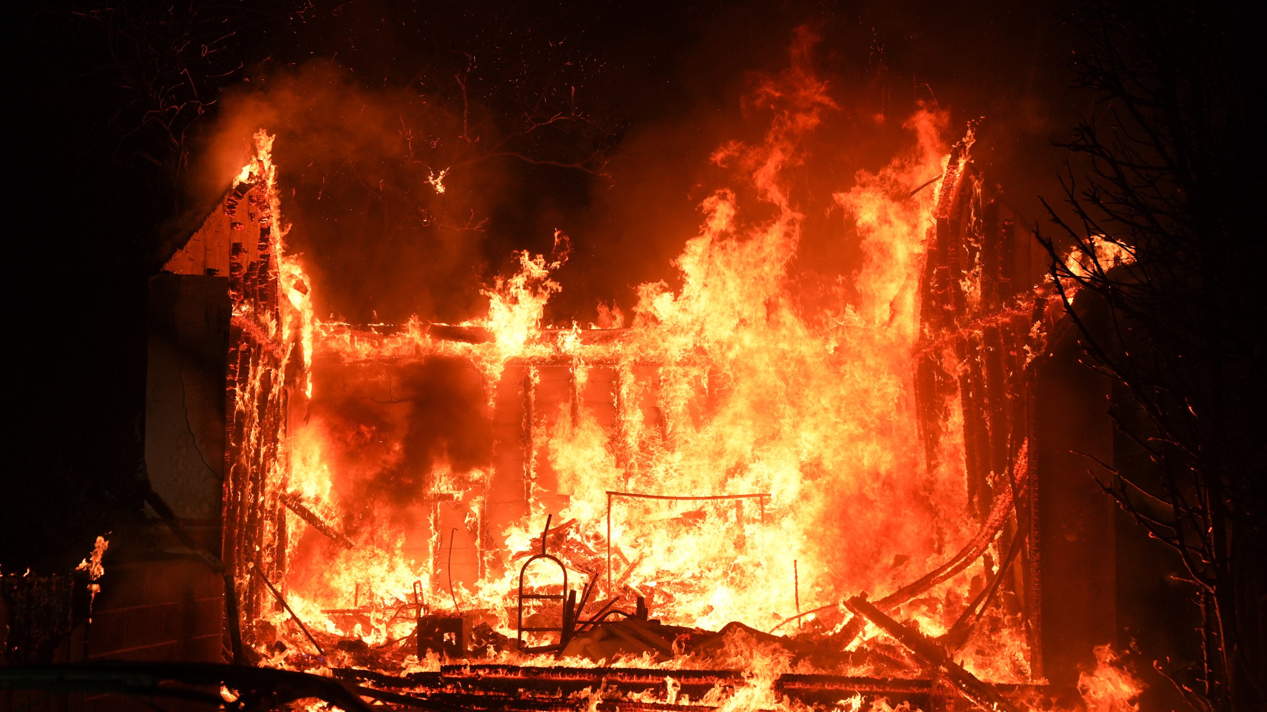 A structure is burned by the Palisades Fire in the Pacific Palisades neighborhood of Los Angeles, Thursday, Jan. 9, 2025. (AP Photo/Jae C. Hong)