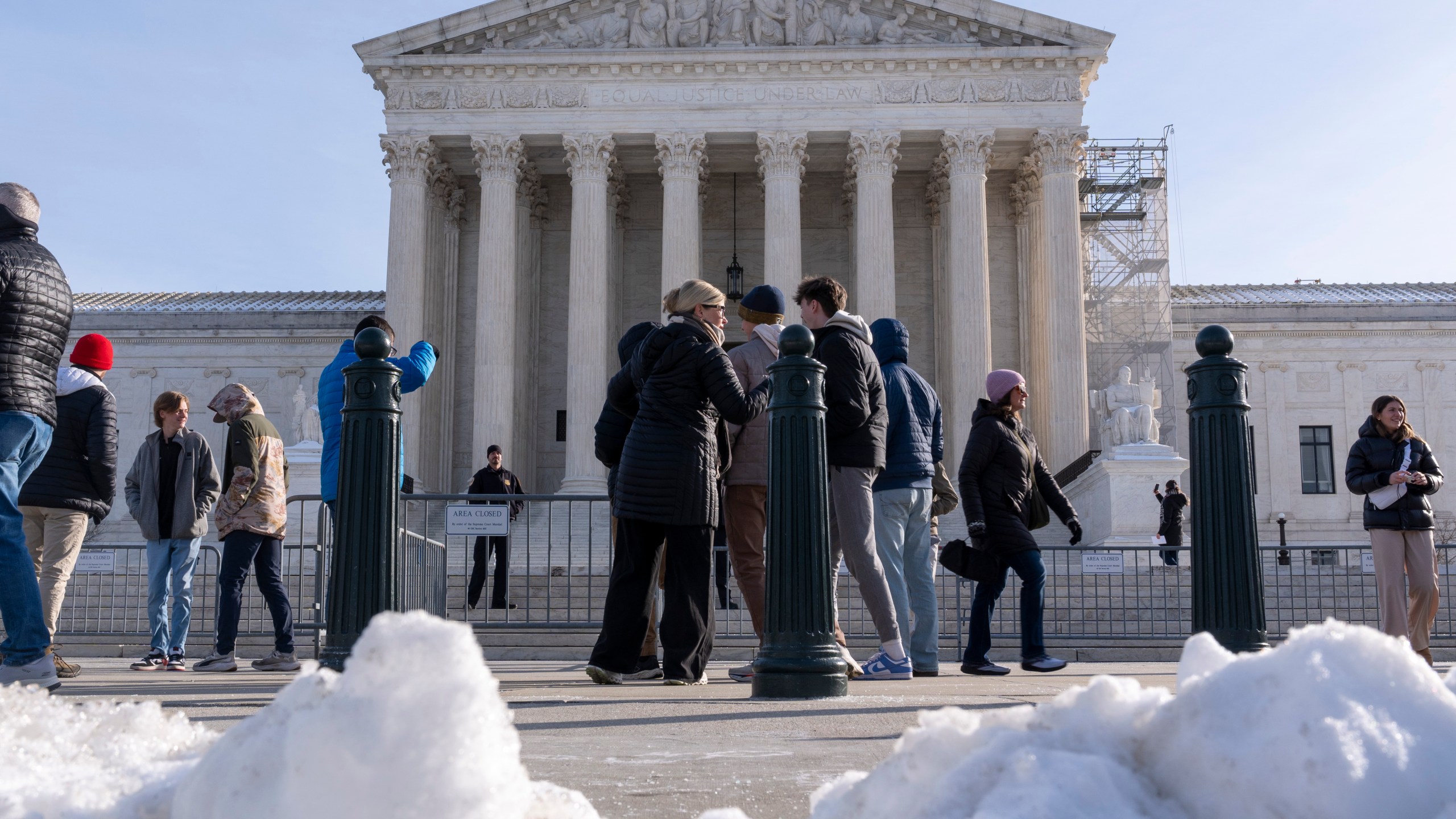 A school group looks at the Supreme Court in the snow, Friday, Jan. 10, 2025, as the court discusses TikTok, in Washington. (AP Photo/Jacquelyn Martin)