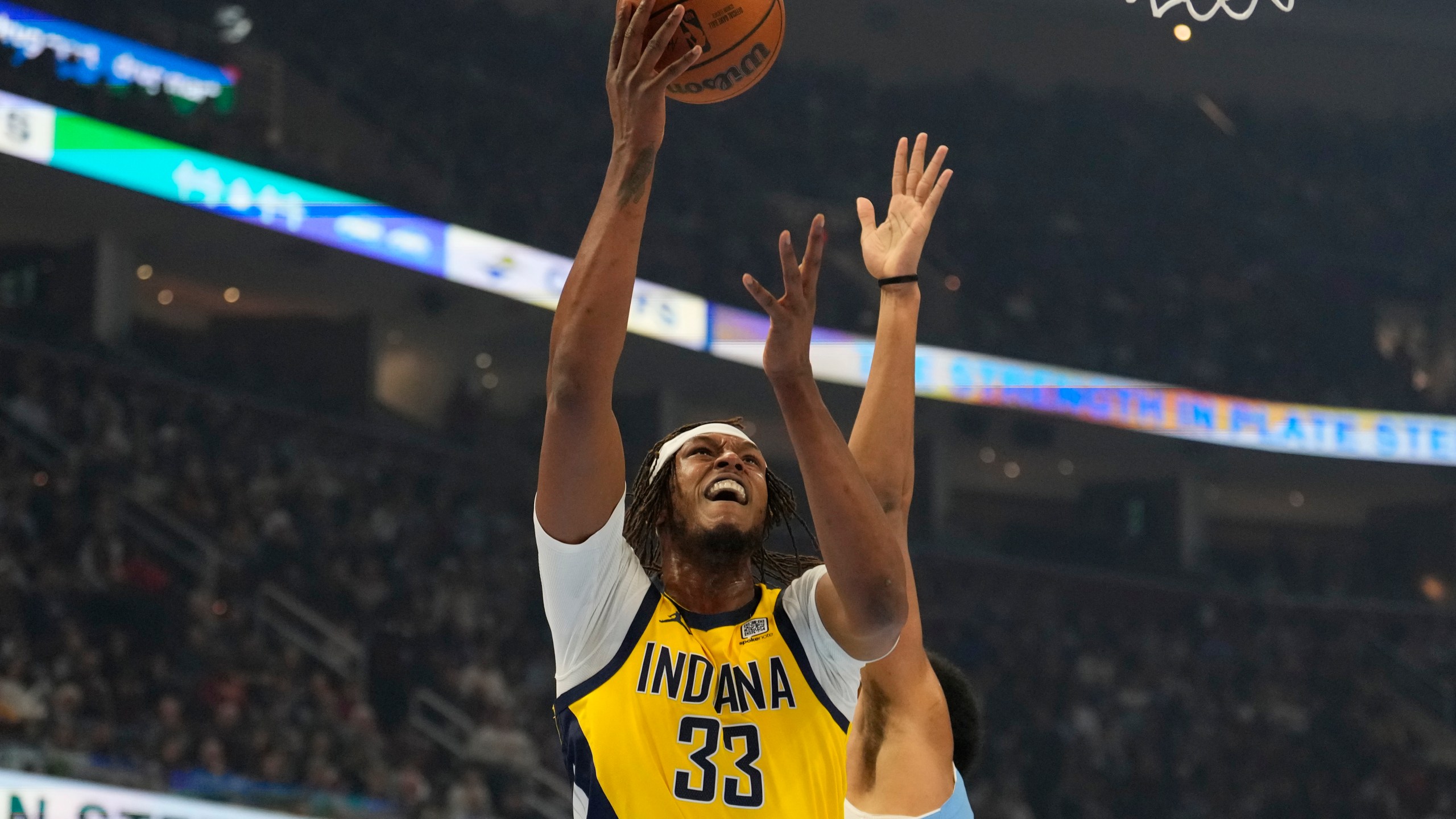 Indiana Pacers center Myles Turner (33) shoots in front of Cleveland Cavaliers center Jarrett Allen in the first half of an NBA basketball game, Sunday, Jan. 12, 2025, in Cleveland. (AP Photo/Sue Ogrocki)