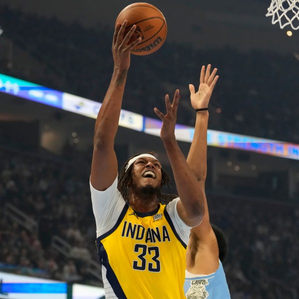 Indiana Pacers center Myles Turner (33) shoots in front of Cleveland Cavaliers center Jarrett Allen in the first half of an NBA basketball game, Sunday, Jan. 12, 2025, in Cleveland. (AP Photo/Sue Ogrocki)