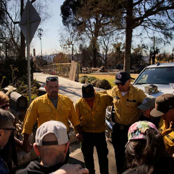 Firefighters with the U.S. Forest Service gather to pray with others, Wednesday, Jan. 15, 2025, in Altadena, Calif. (AP Photo/John Locher)